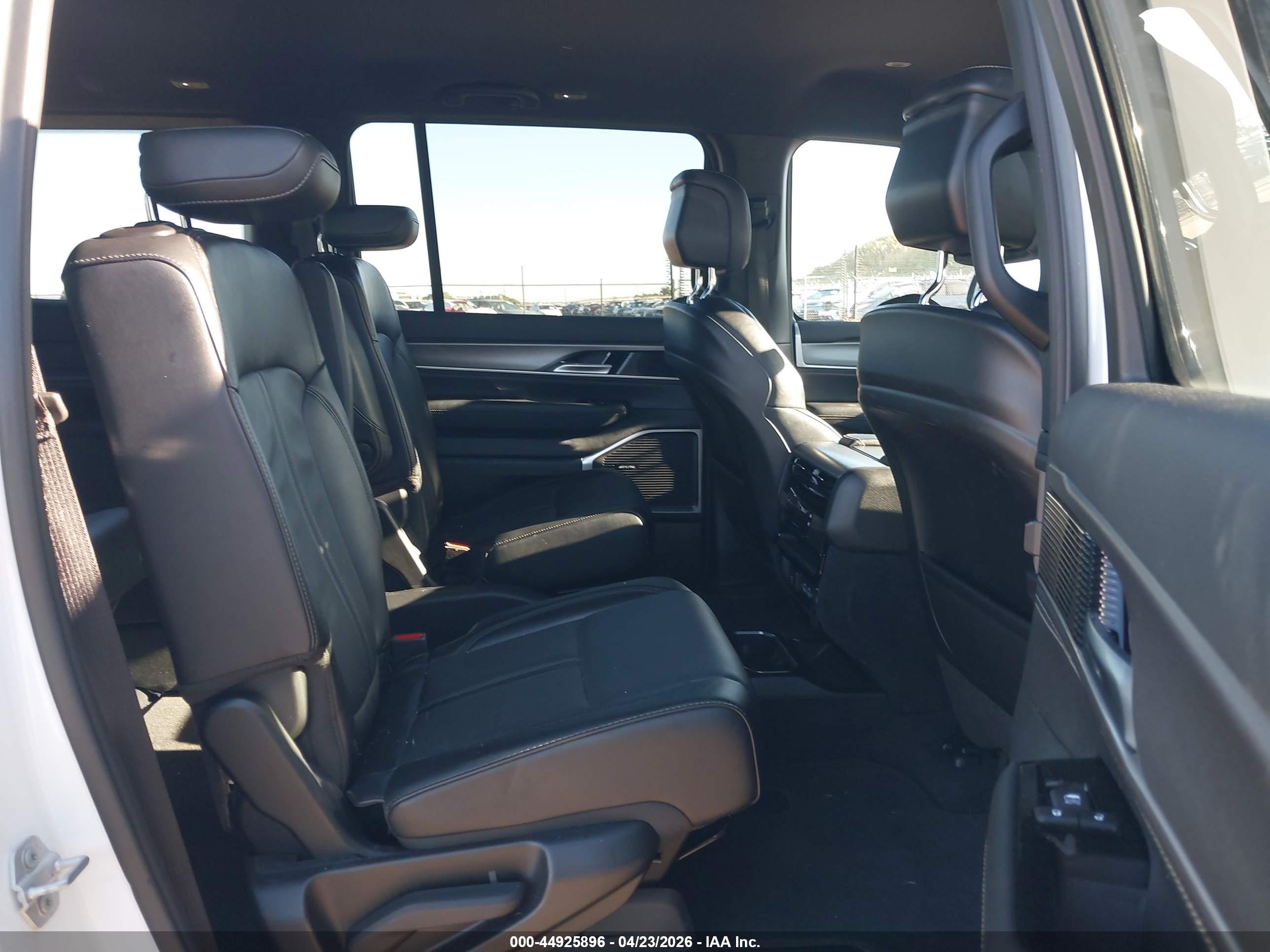 JEEP WAGONEER image 8