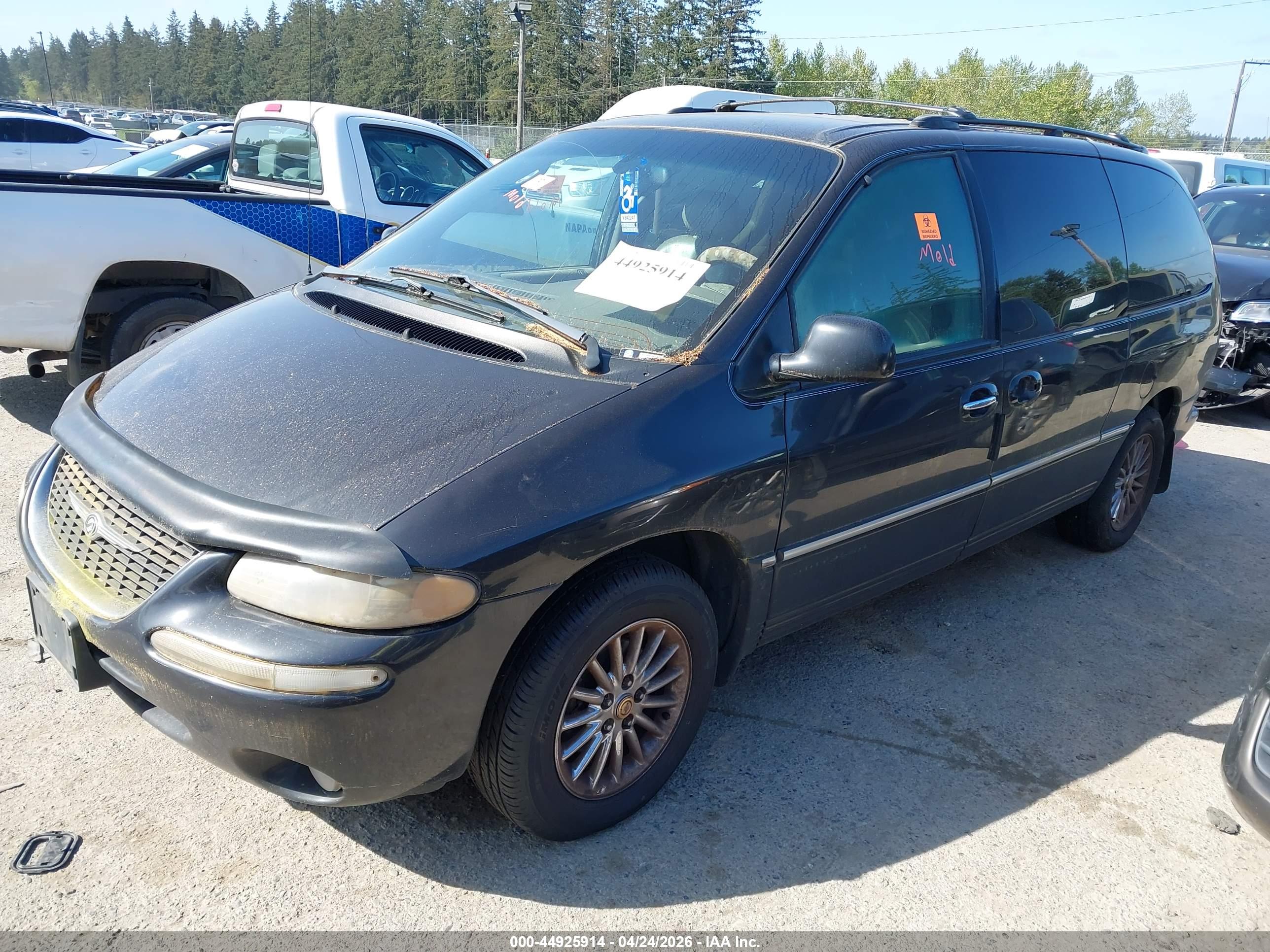 CHRYSLER TOWN image 2