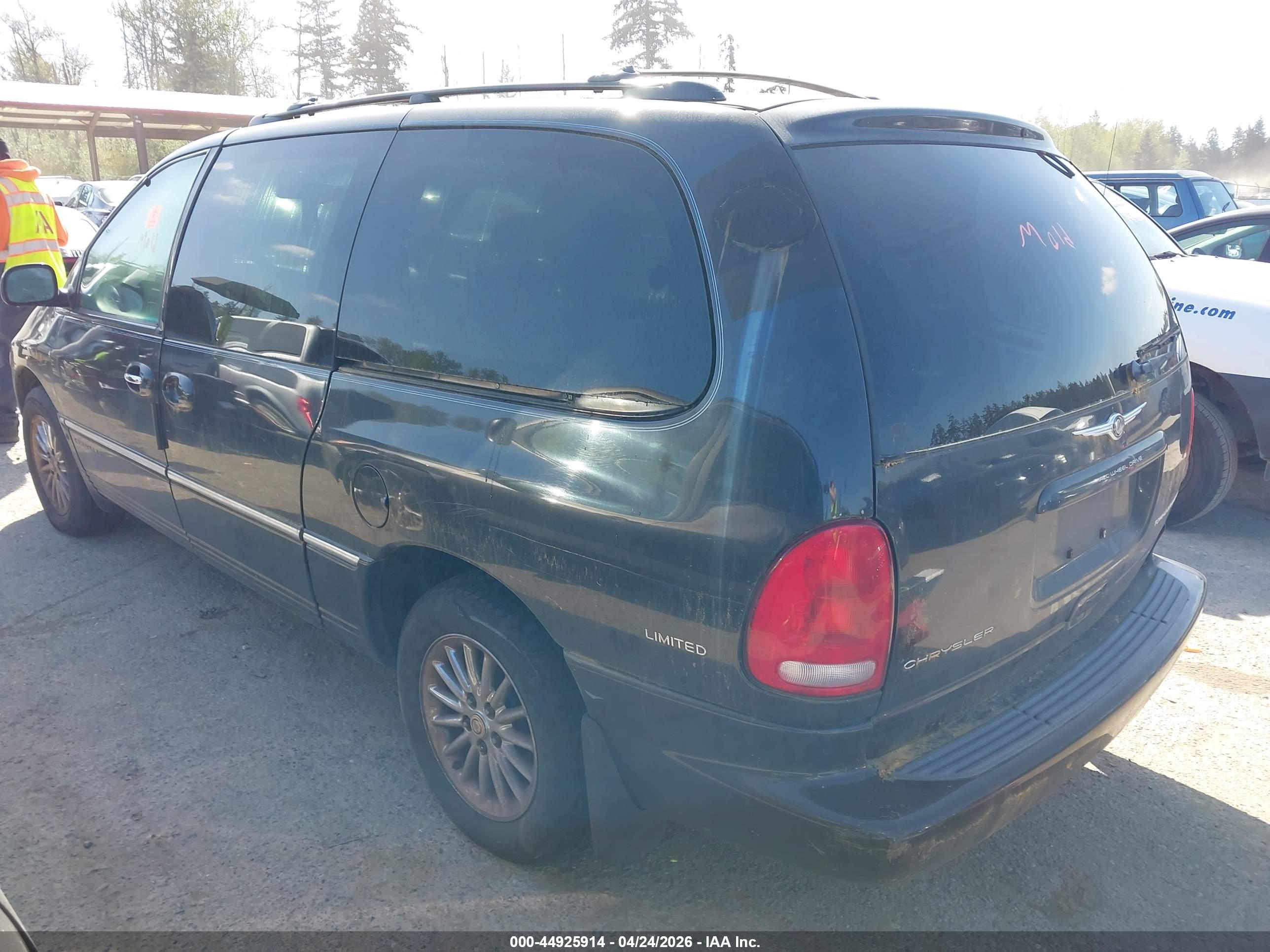CHRYSLER TOWN image 3