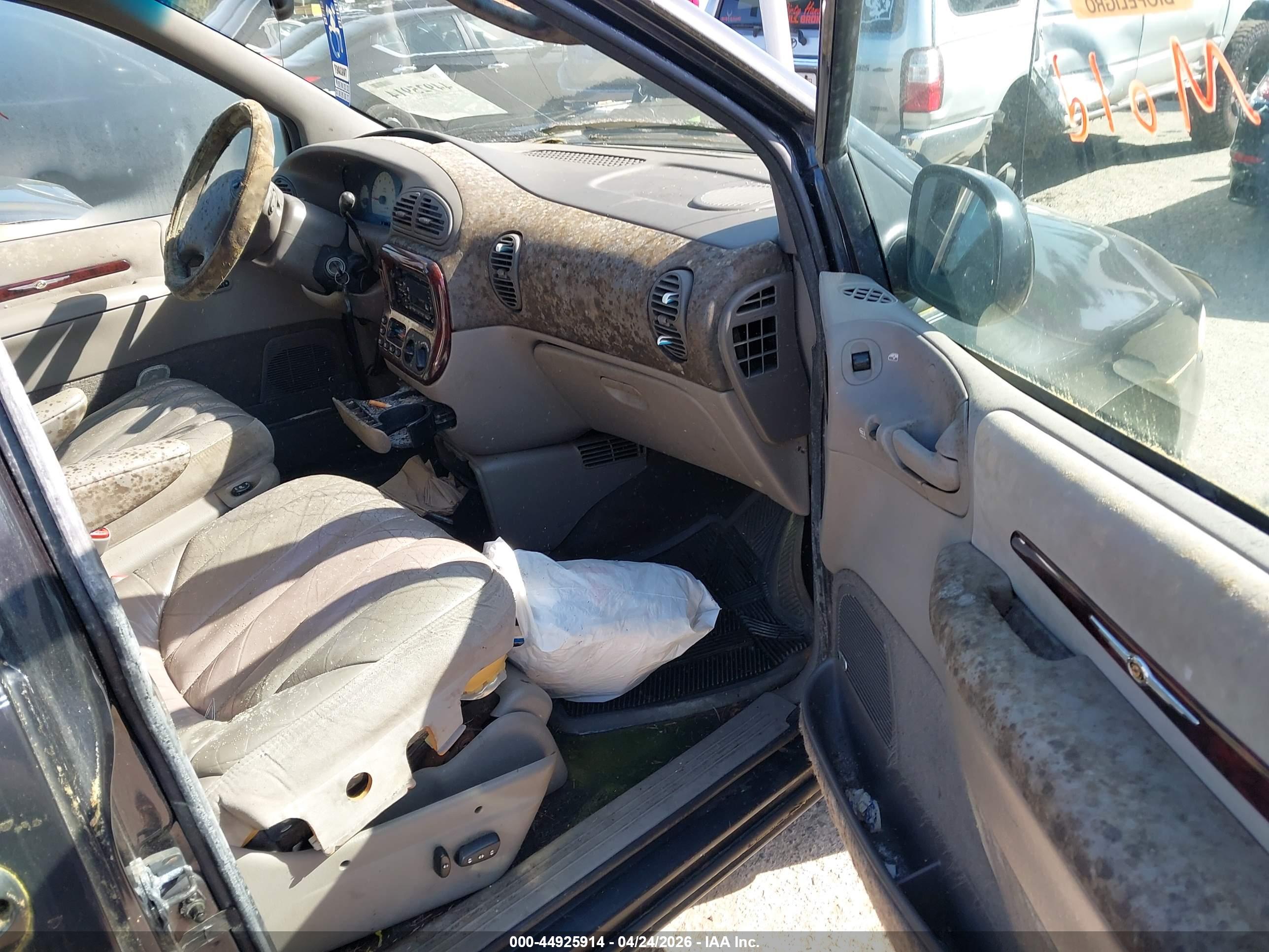 CHRYSLER TOWN image 5