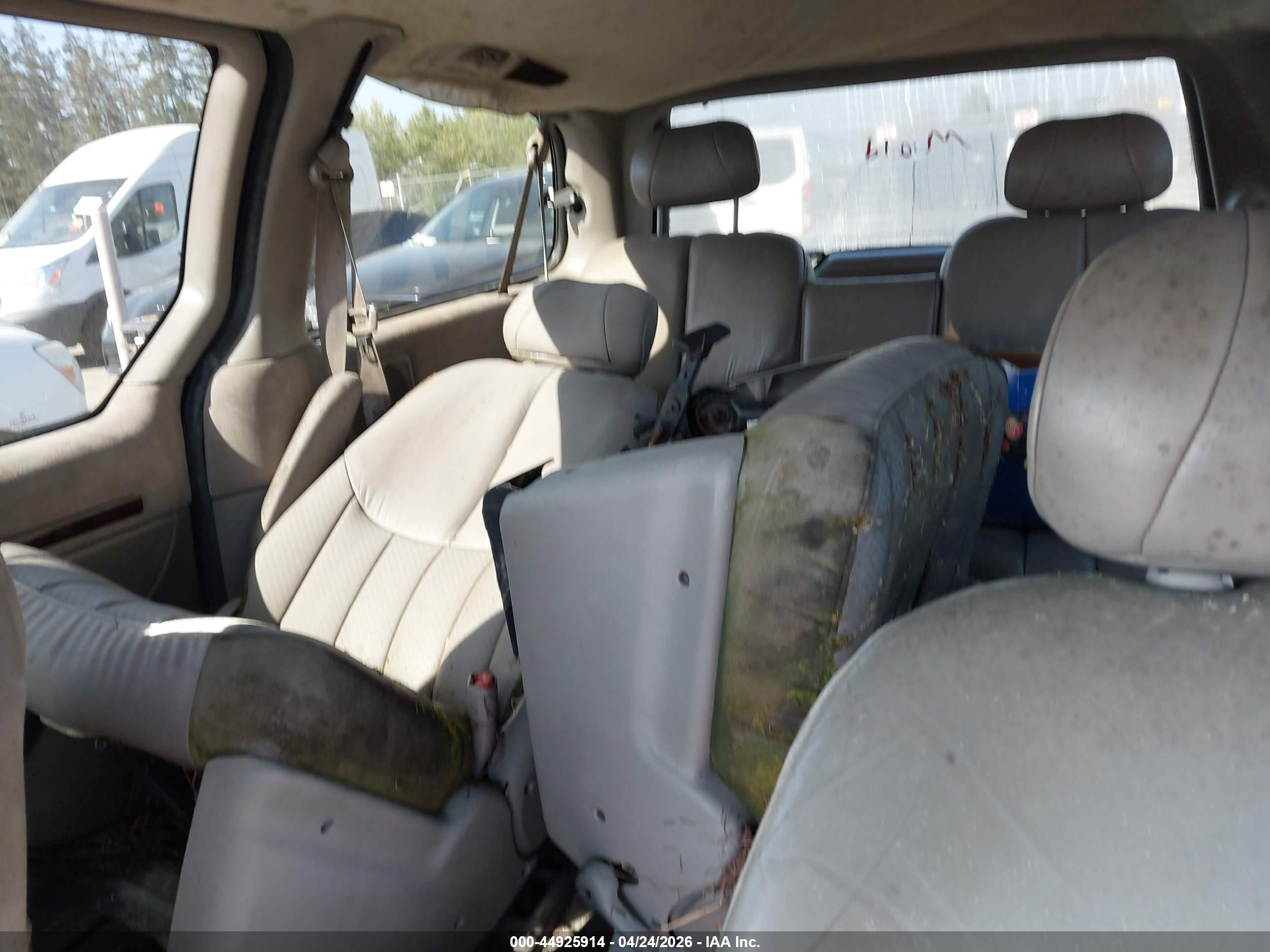 CHRYSLER TOWN image 8