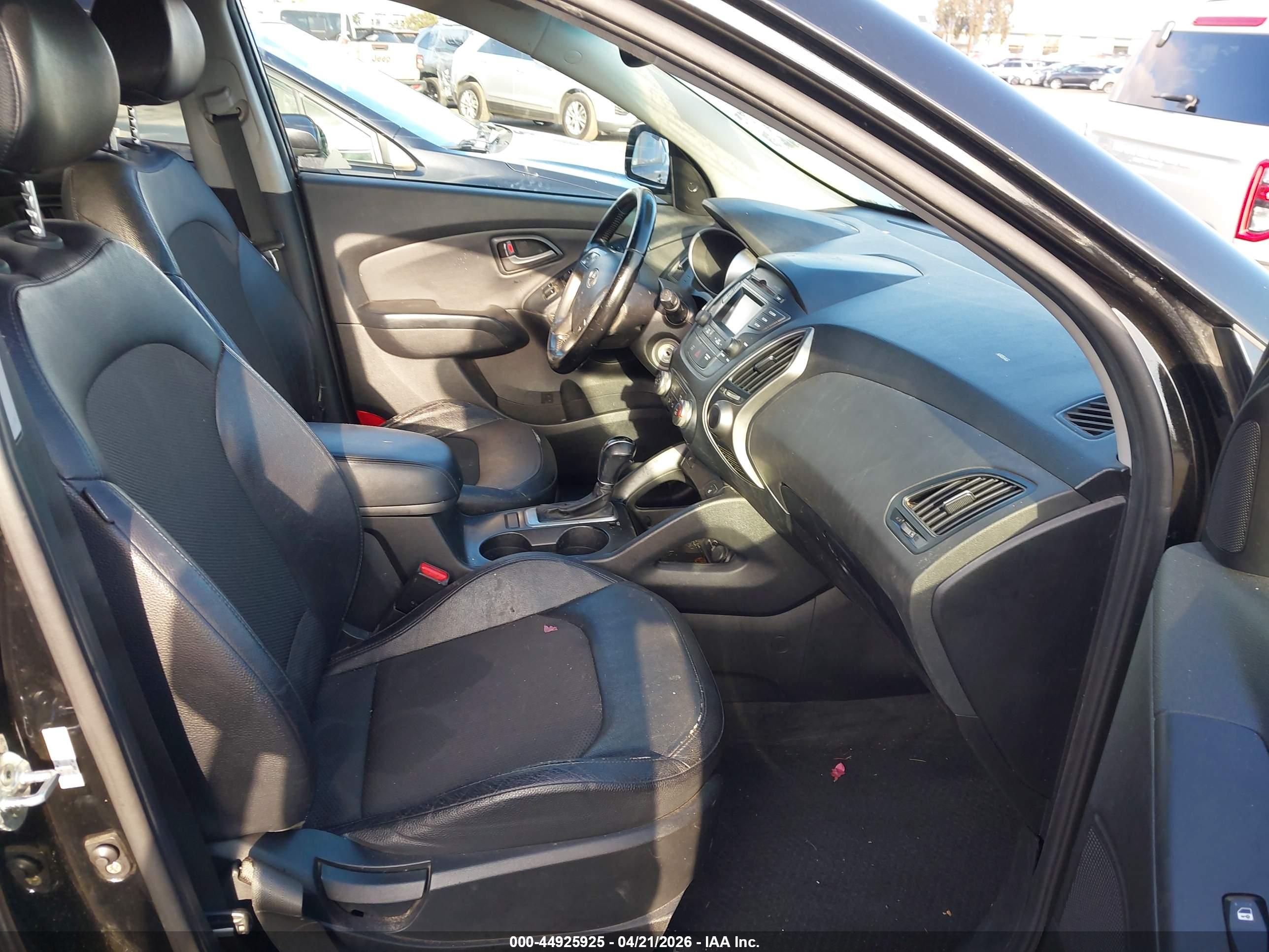 HYUNDAI TUCSON image 5
