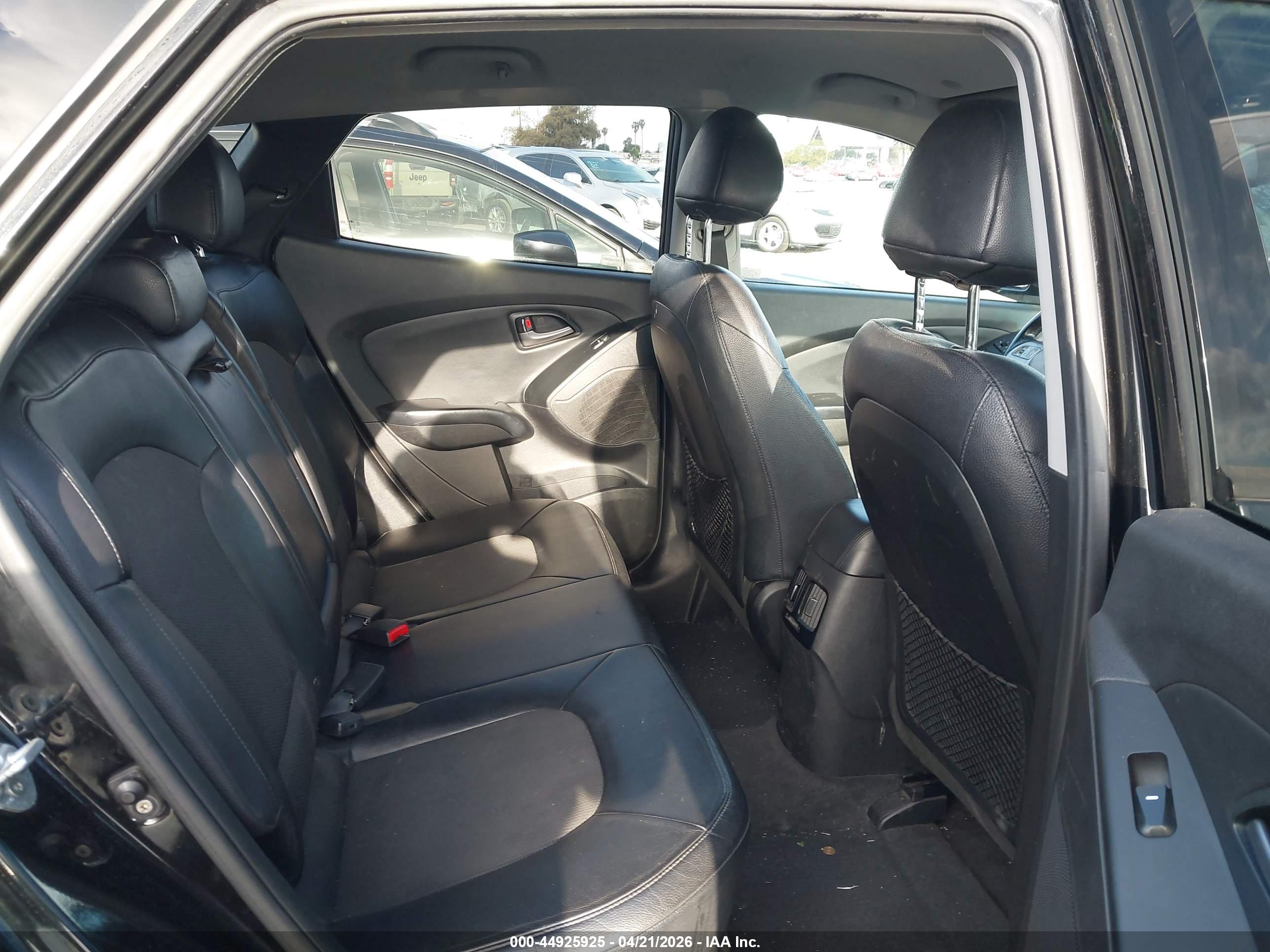 HYUNDAI TUCSON image 8