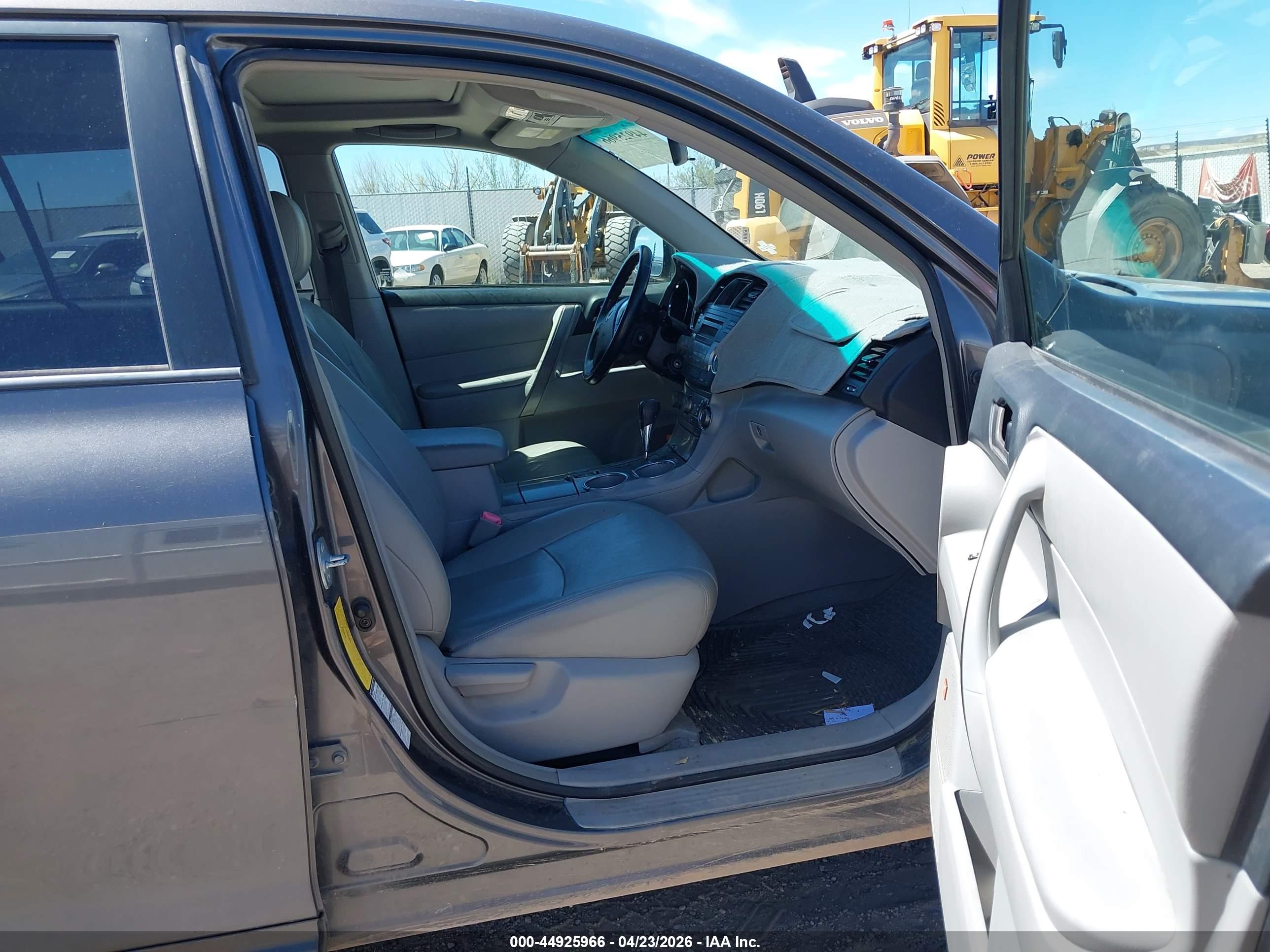 TOYOTA HIGHLANDER image 5