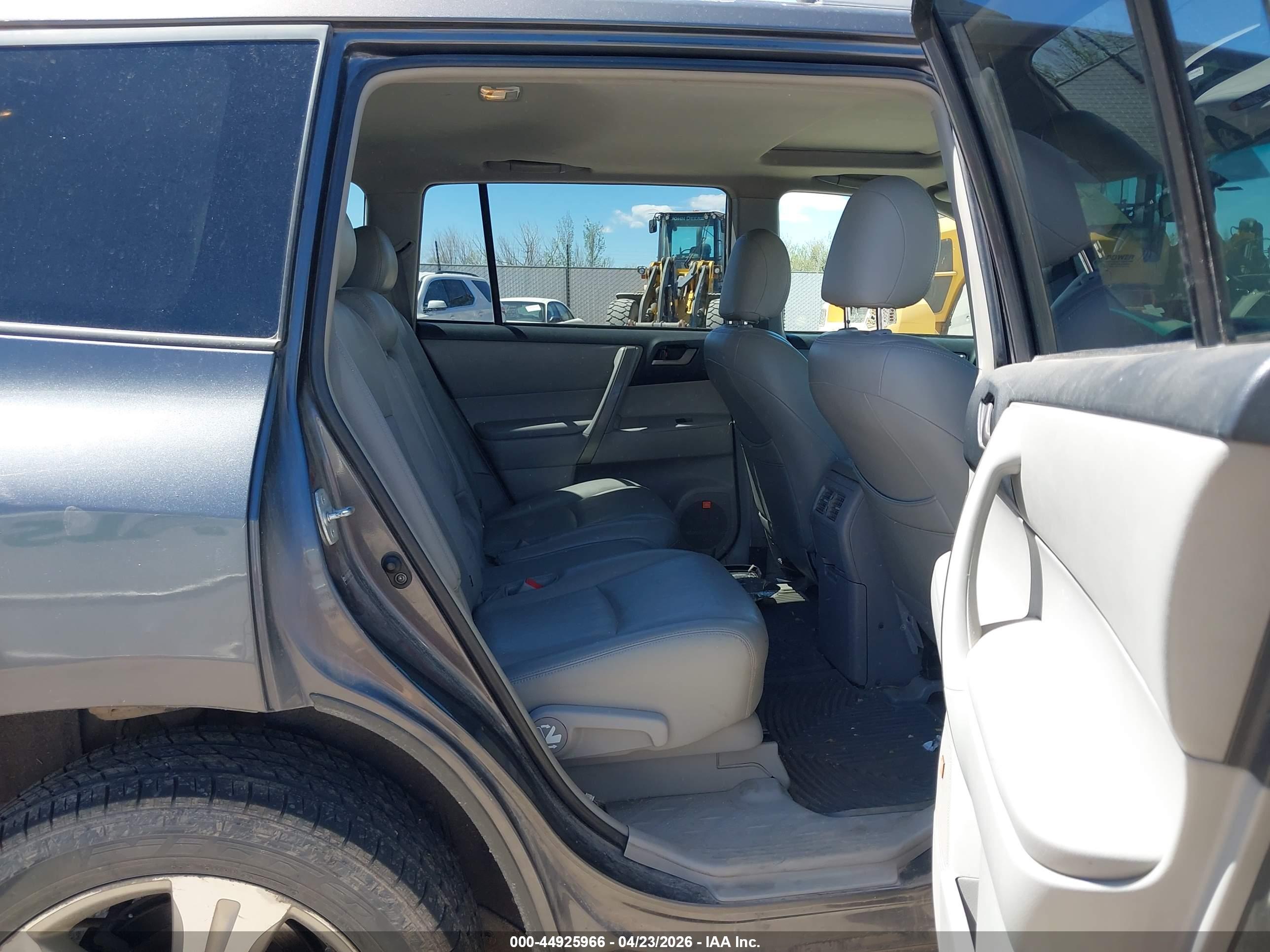 TOYOTA HIGHLANDER image 8