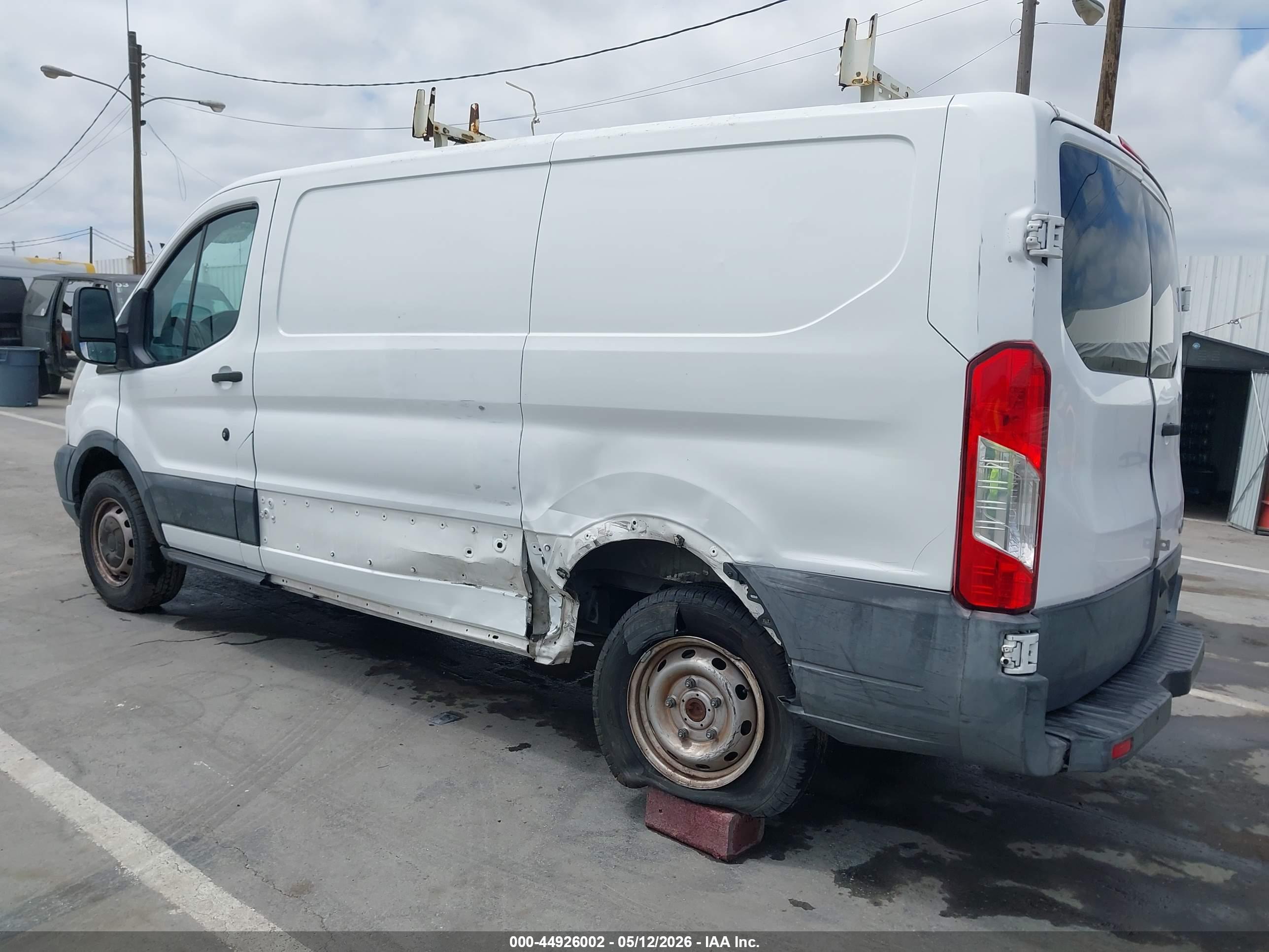 FORD TRANSIT-150 image 3