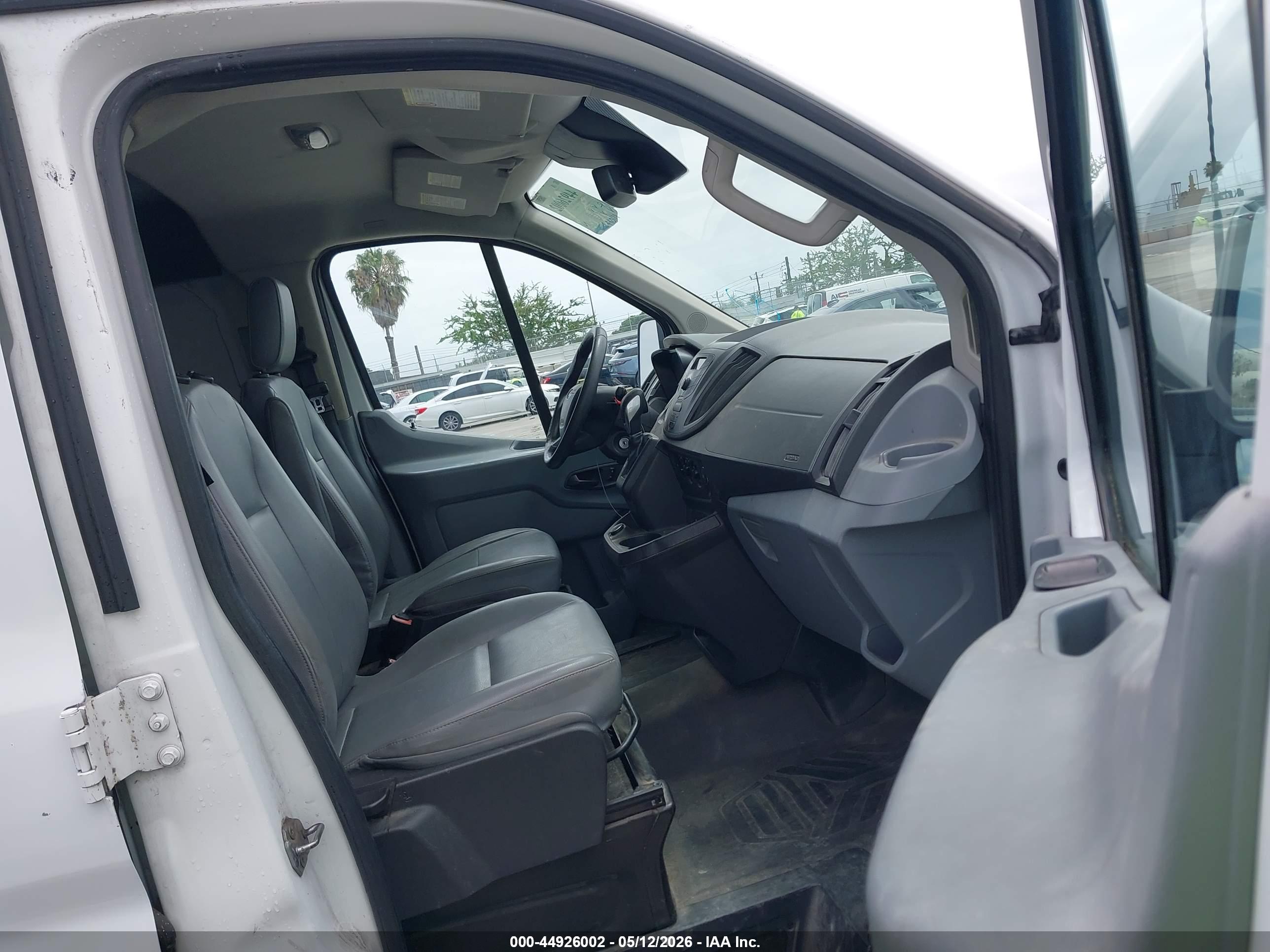 FORD TRANSIT-150 image 5