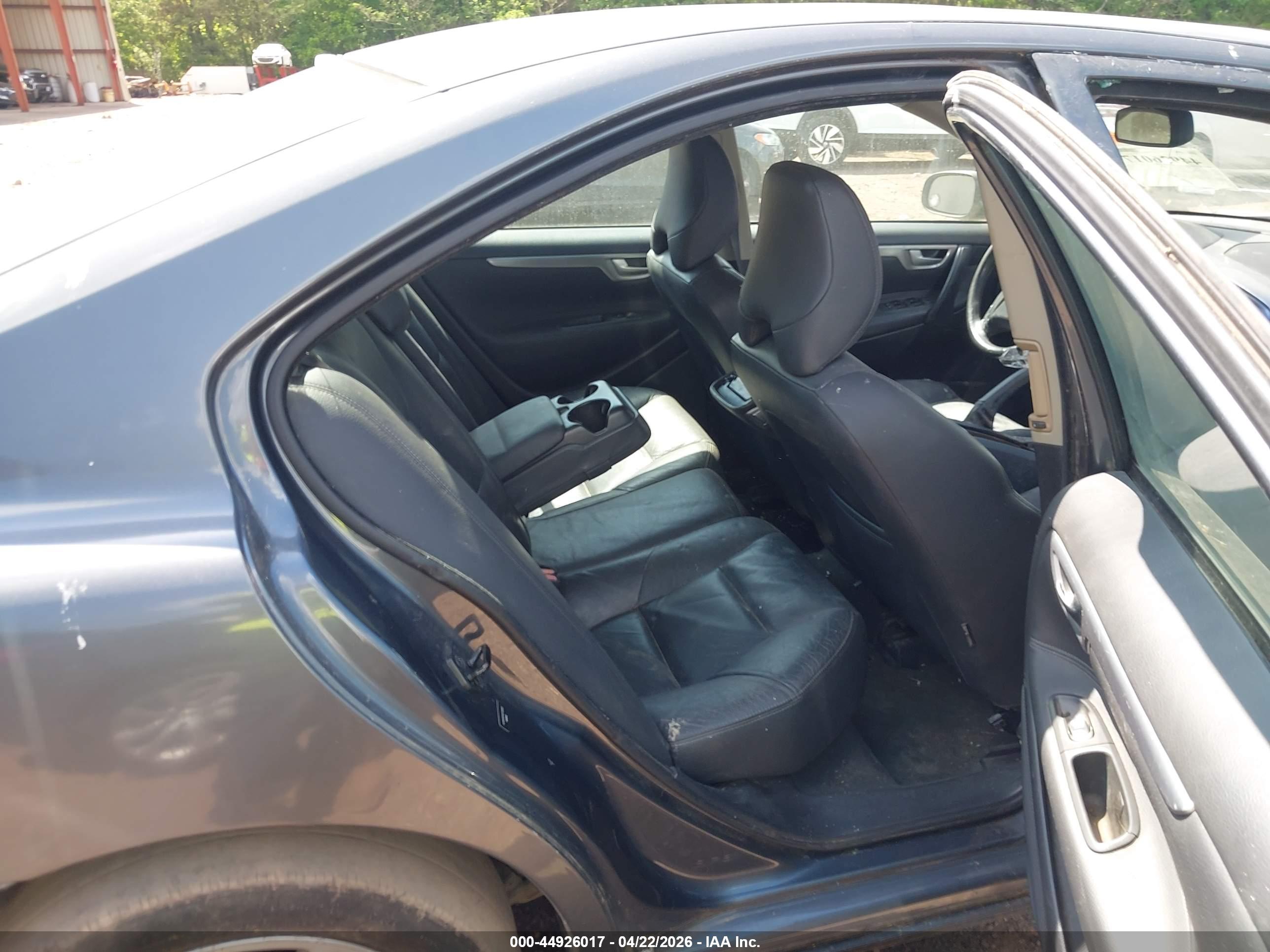 VOLVO S60 image 8