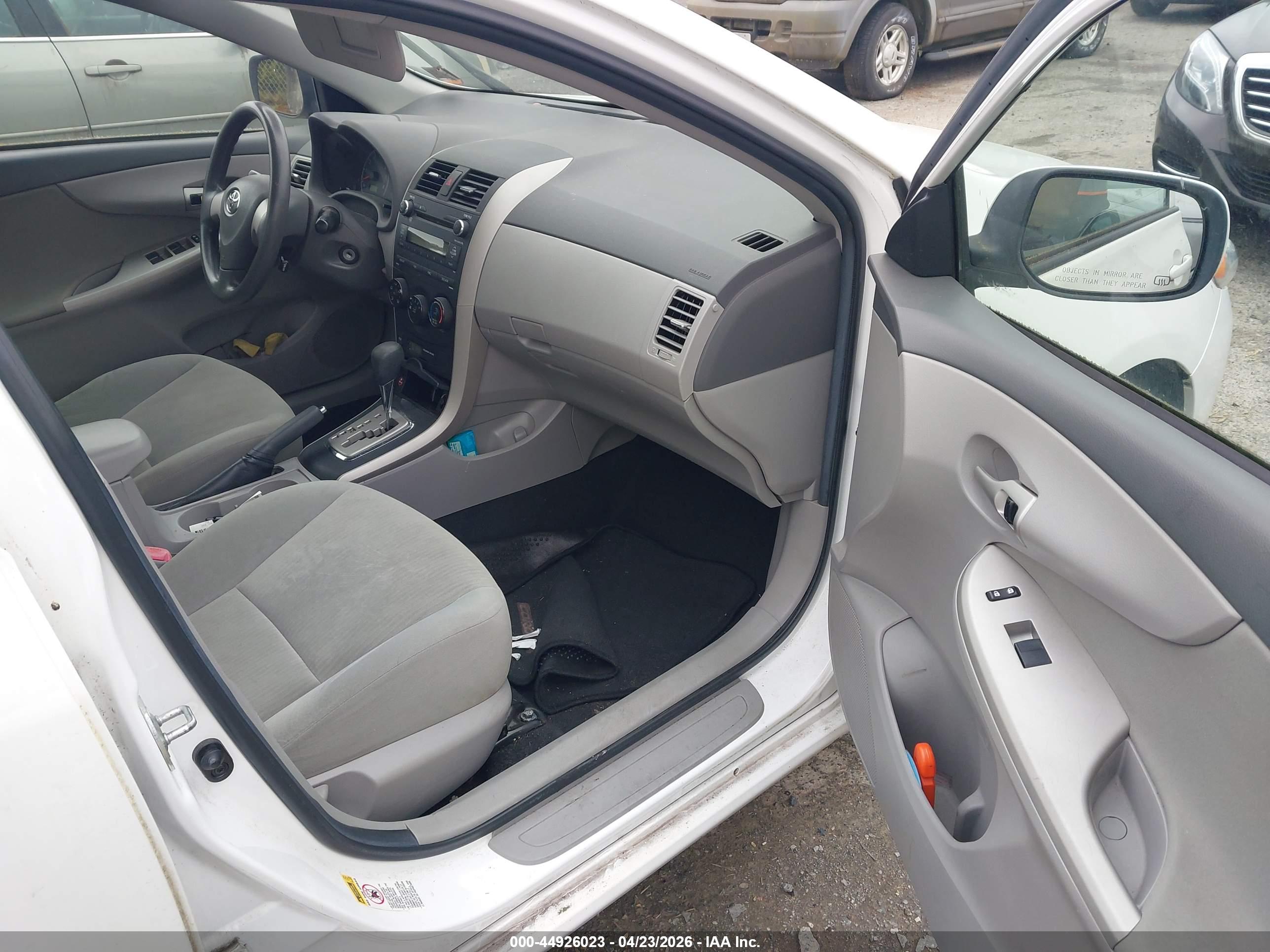TOYOTA COROLLA image 5