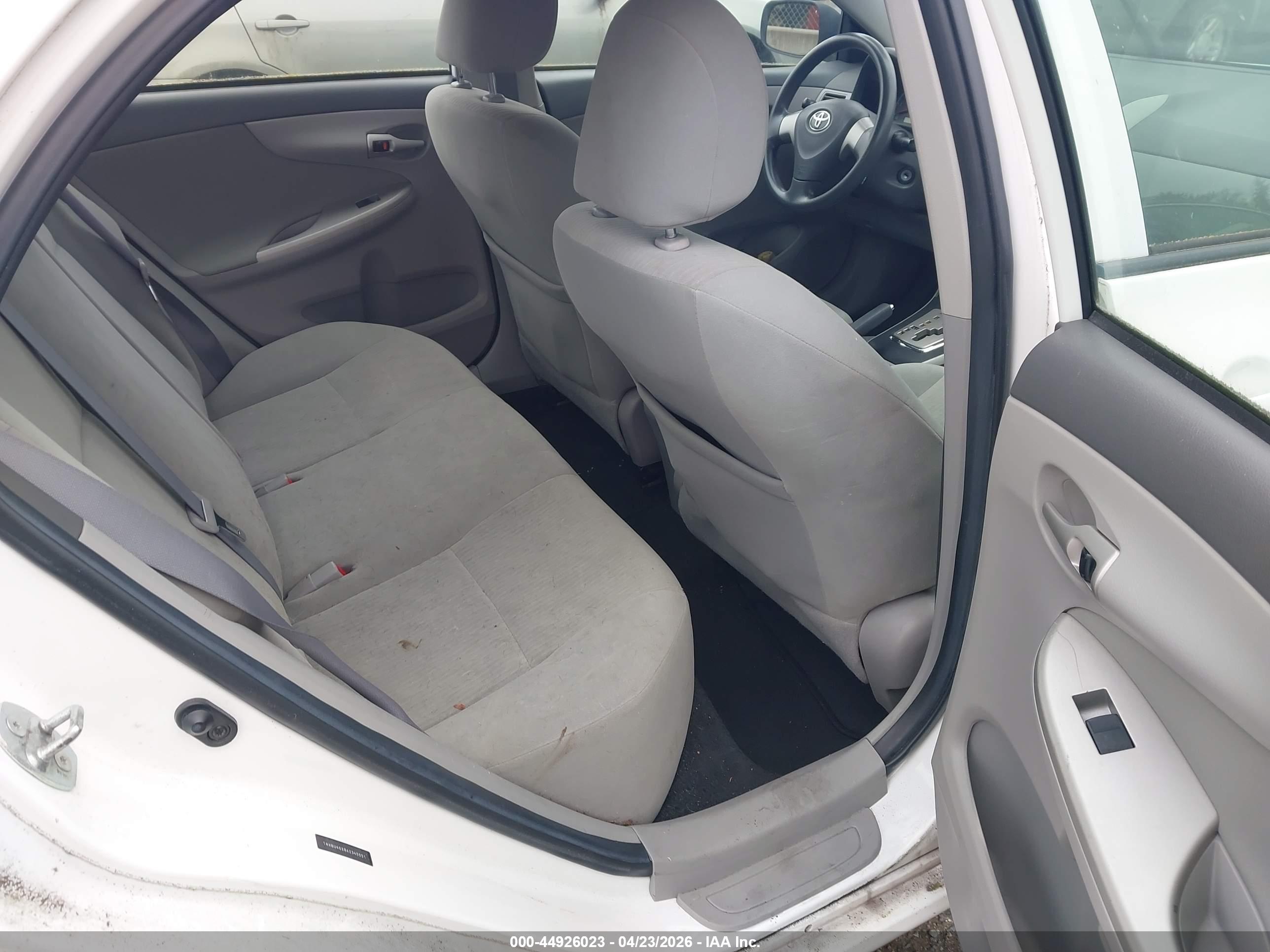 TOYOTA COROLLA image 8