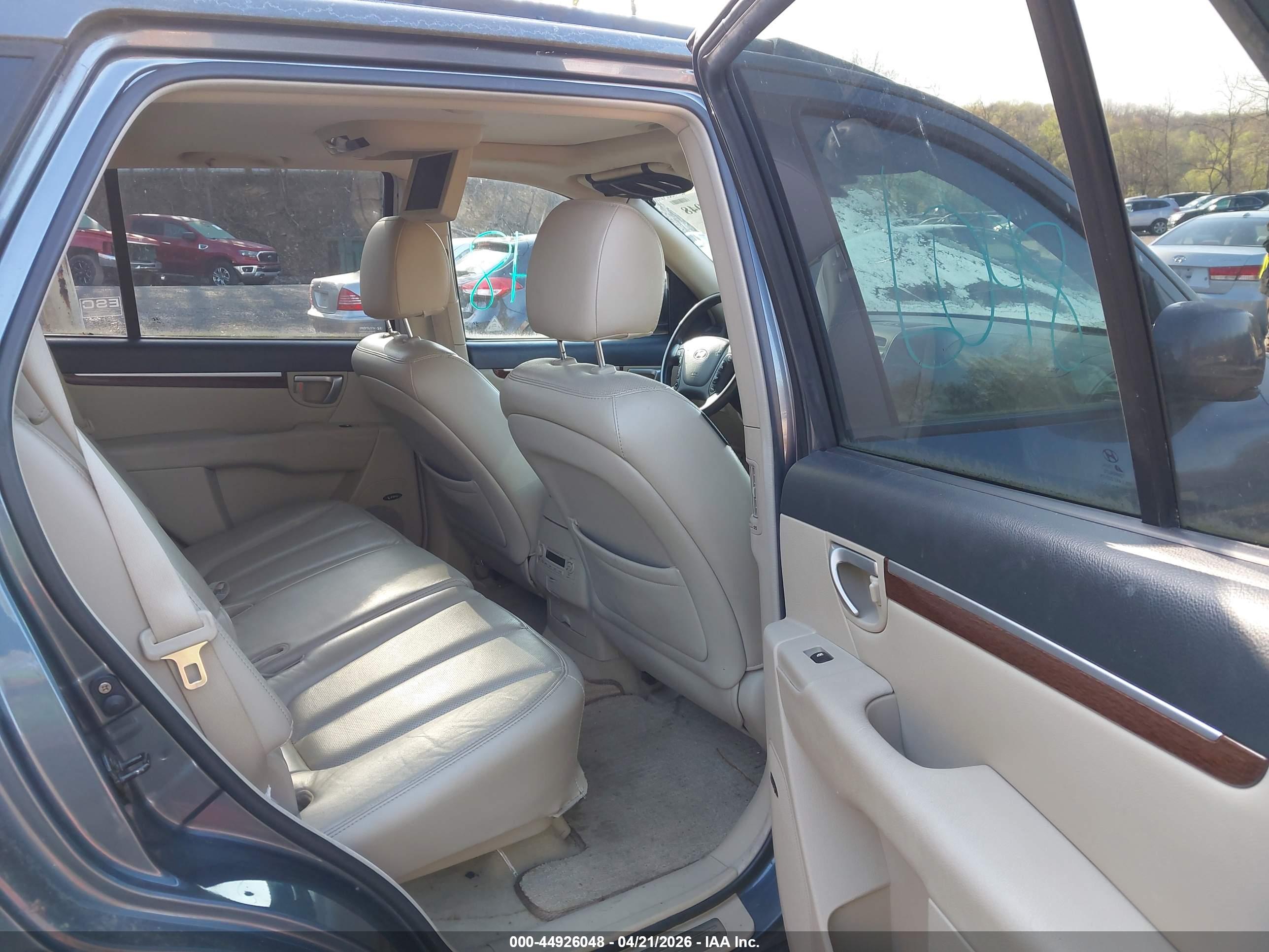 HYUNDAI SANTA image 8