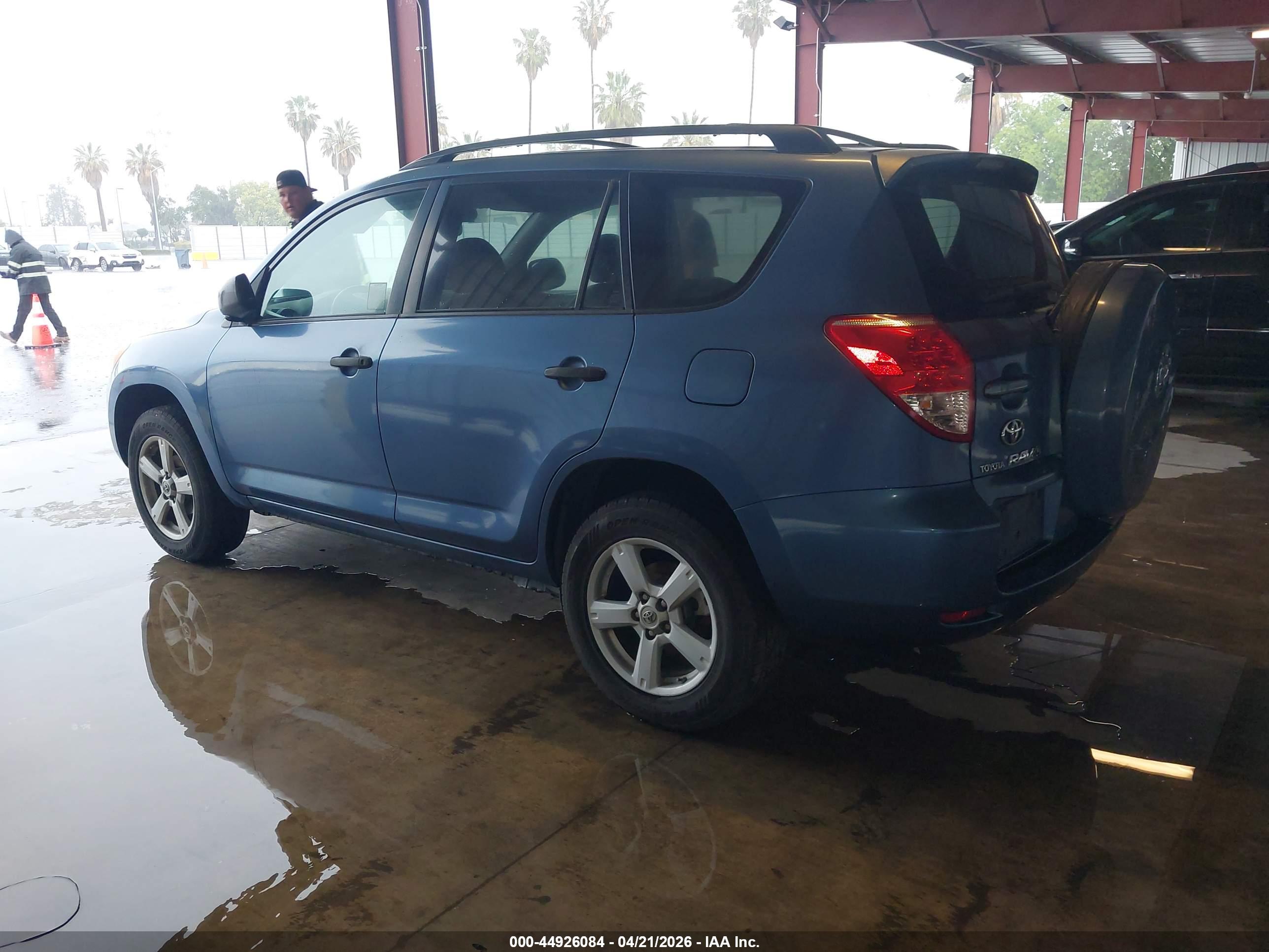TOYOTA RAV4 image 3