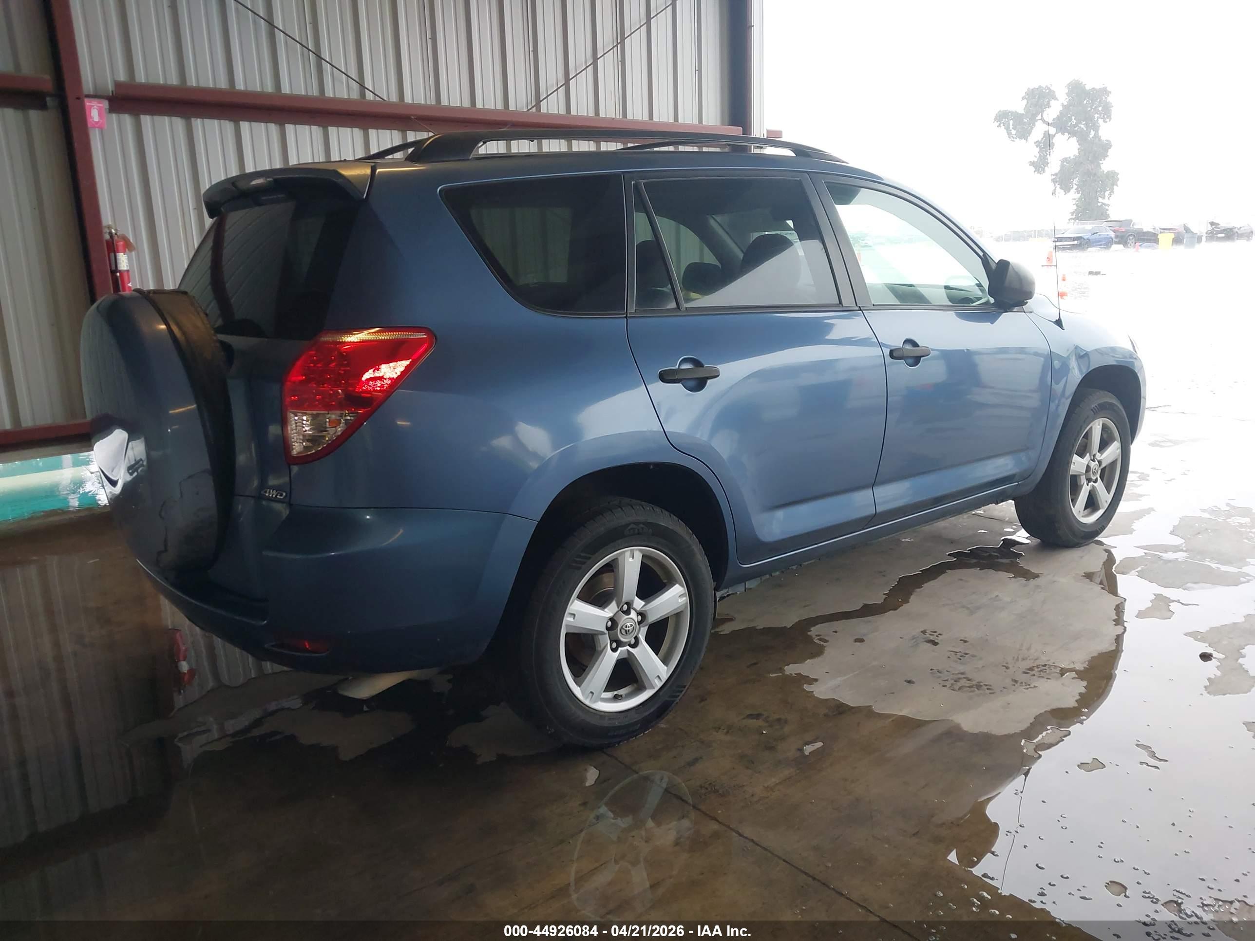 TOYOTA RAV4 image 4