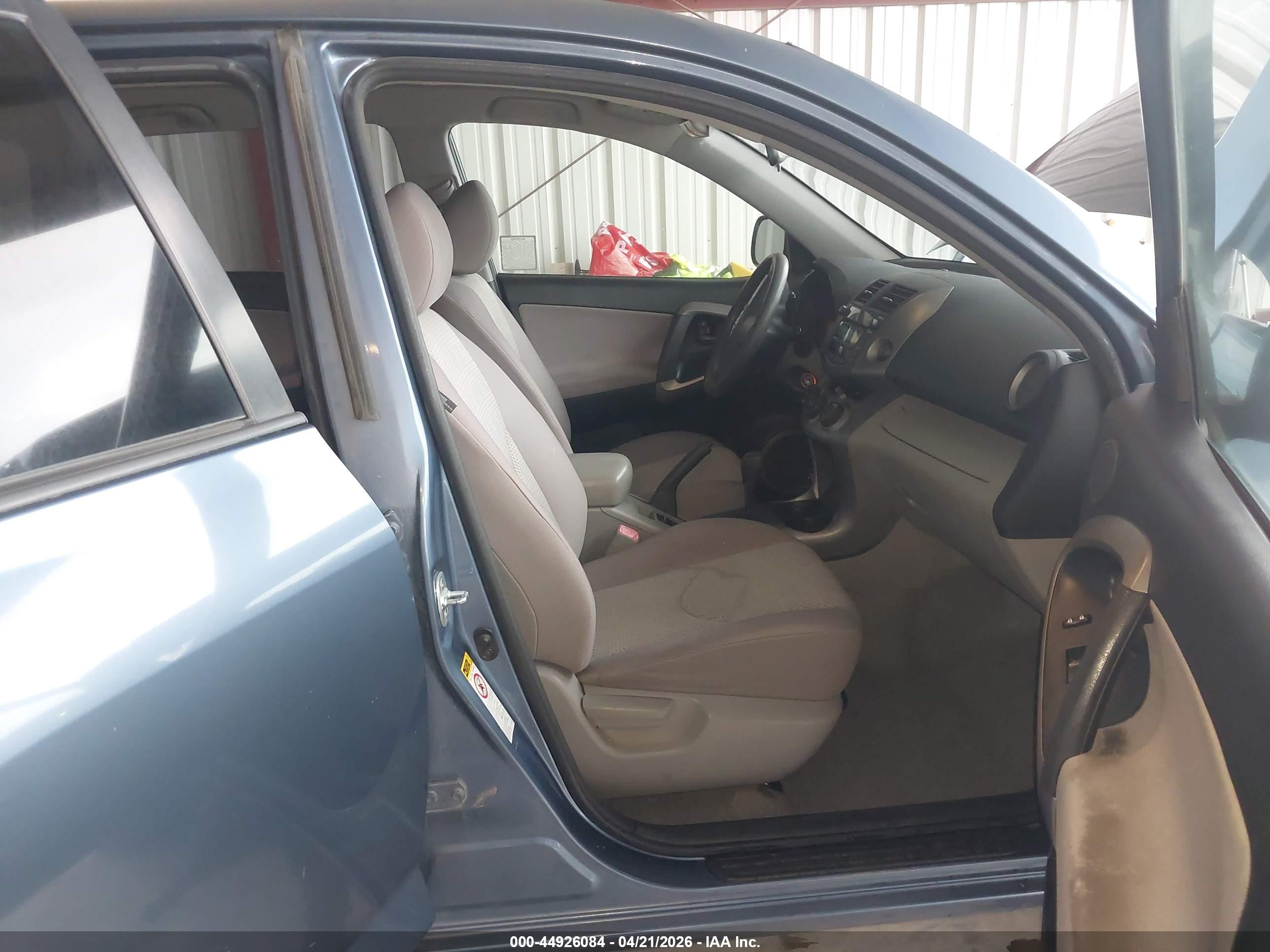 TOYOTA RAV4 image 5