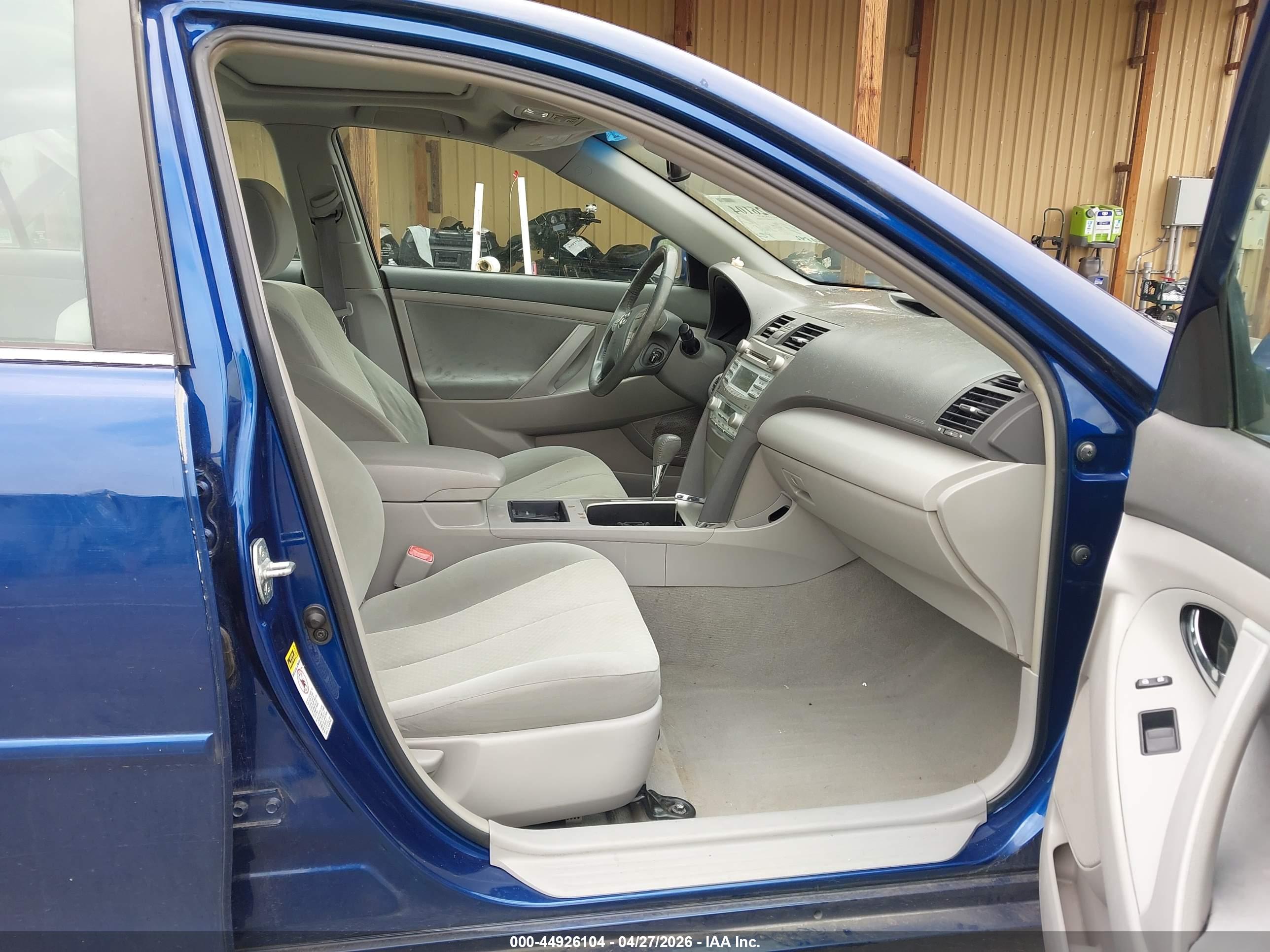 TOYOTA CAMRY image 5