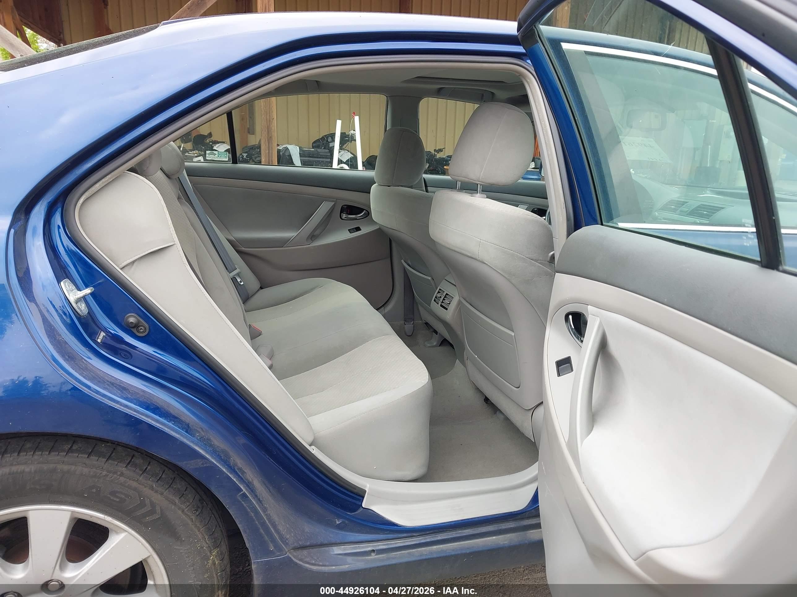 TOYOTA CAMRY image 8