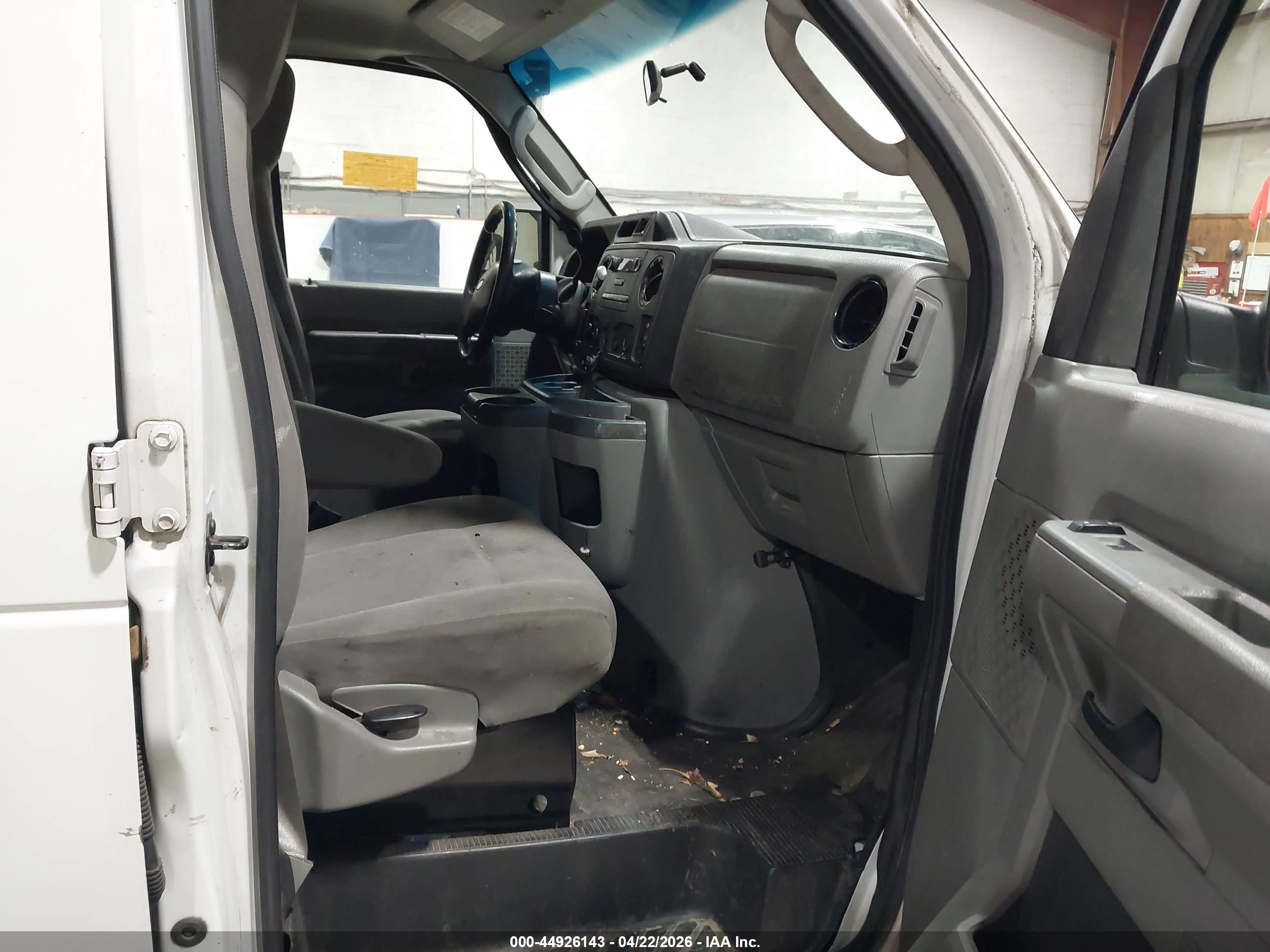 FORD E-250 image 5