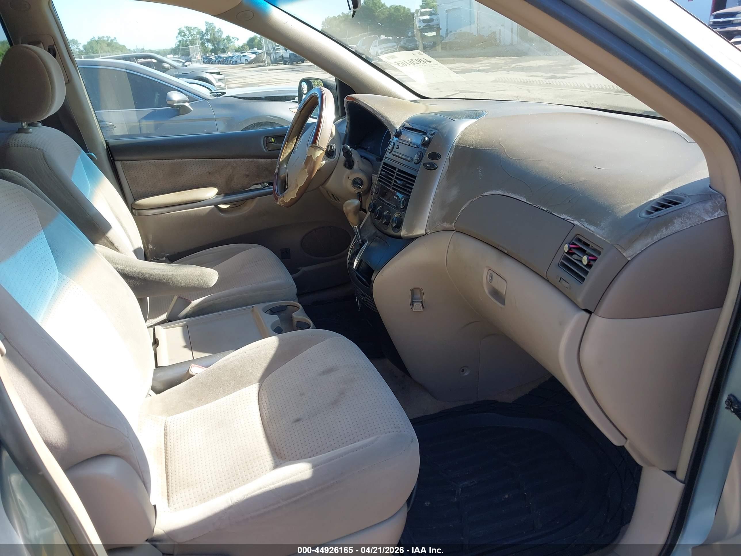 TOYOTA SIENNA image 5