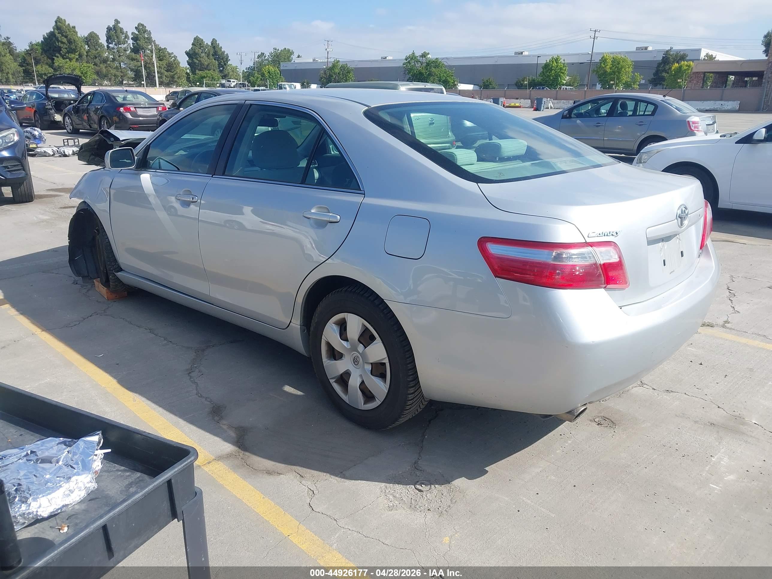 TOYOTA CAMRY image 3