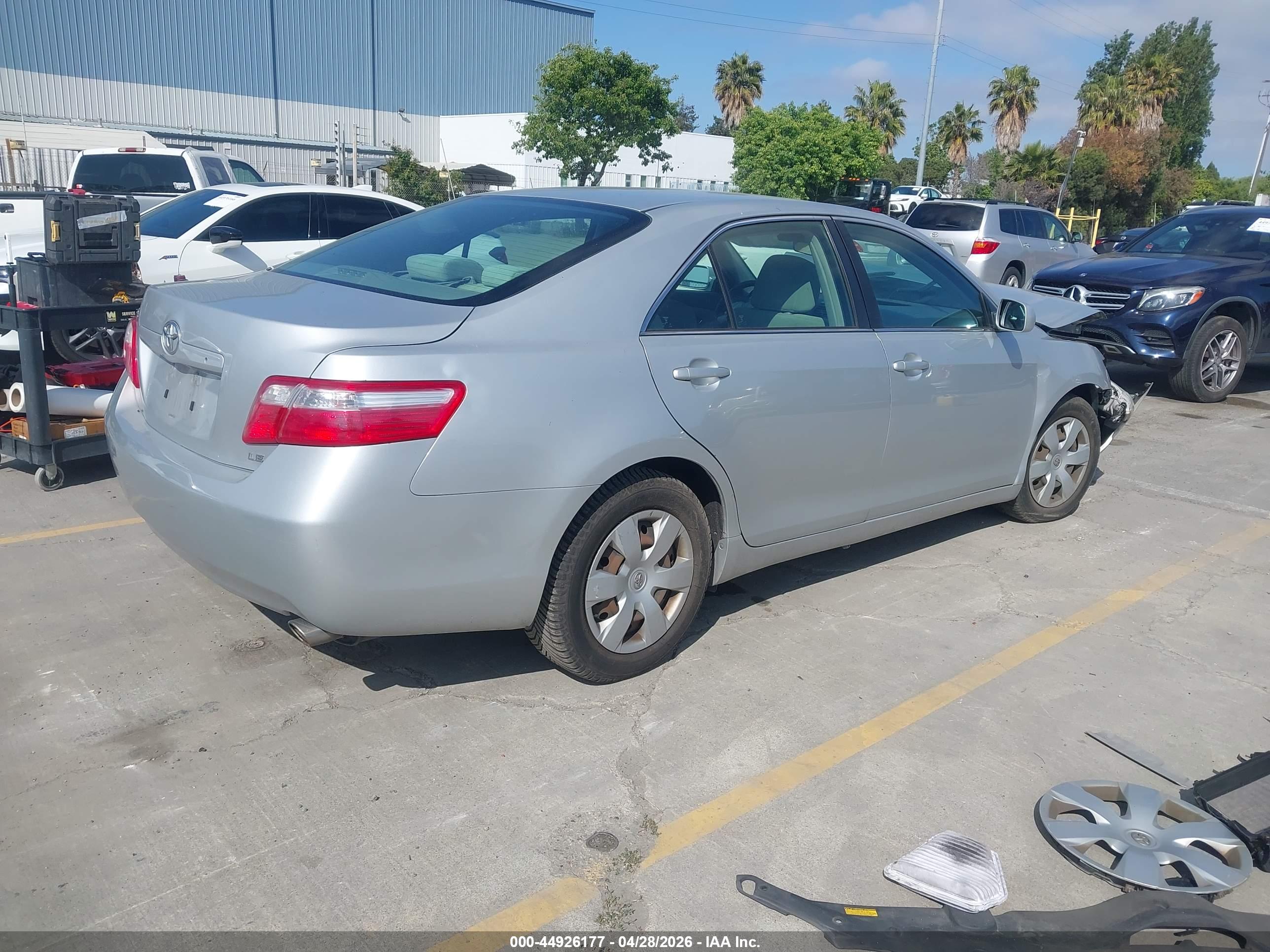 TOYOTA CAMRY image 4