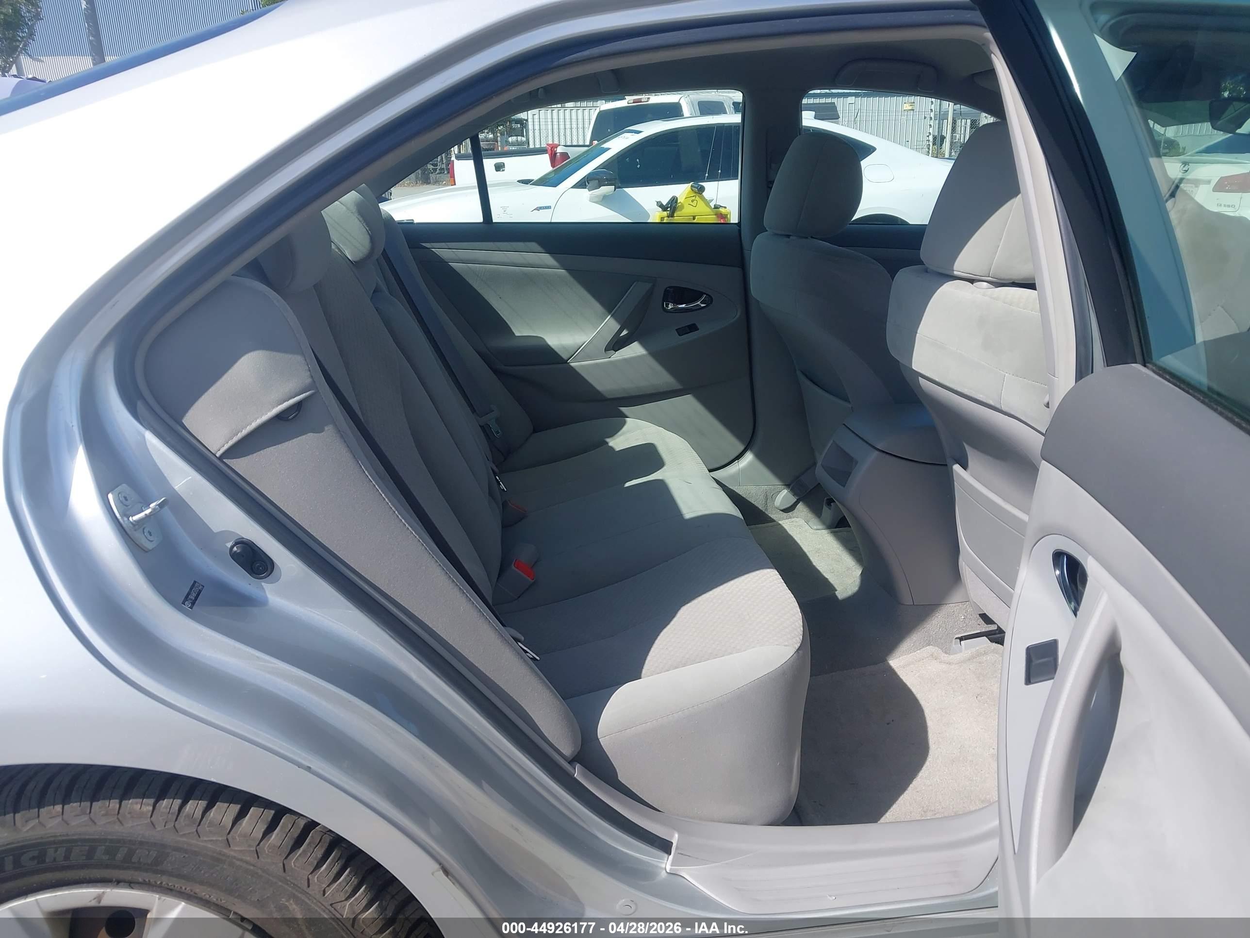 TOYOTA CAMRY image 8
