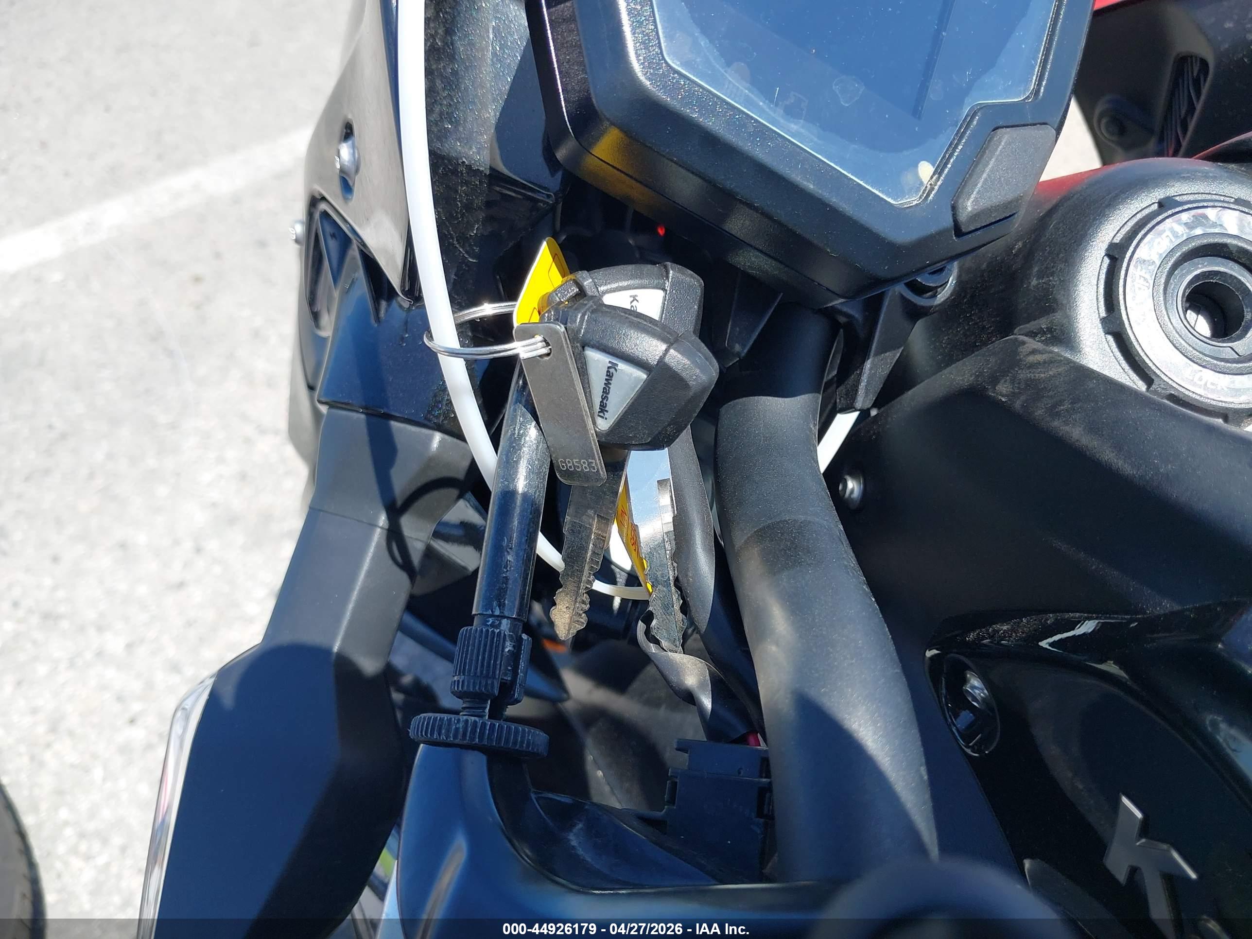 KAWASAKI ZR900 image 11