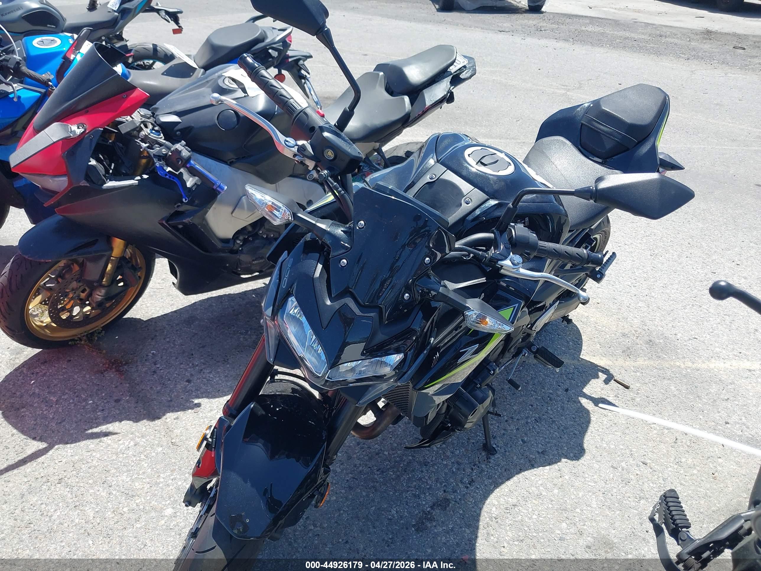 KAWASAKI ZR900 image 2