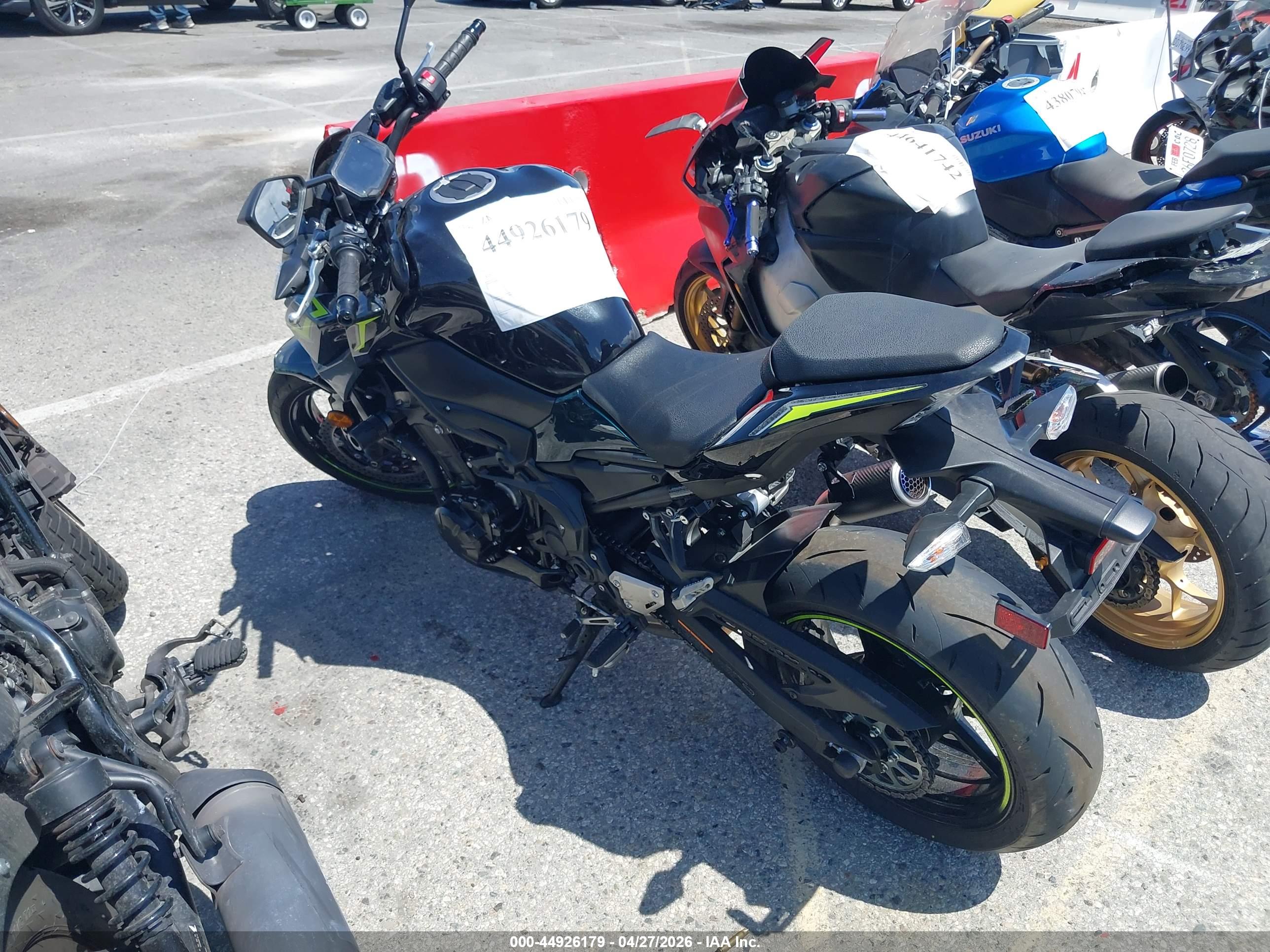 KAWASAKI ZR900 image 3