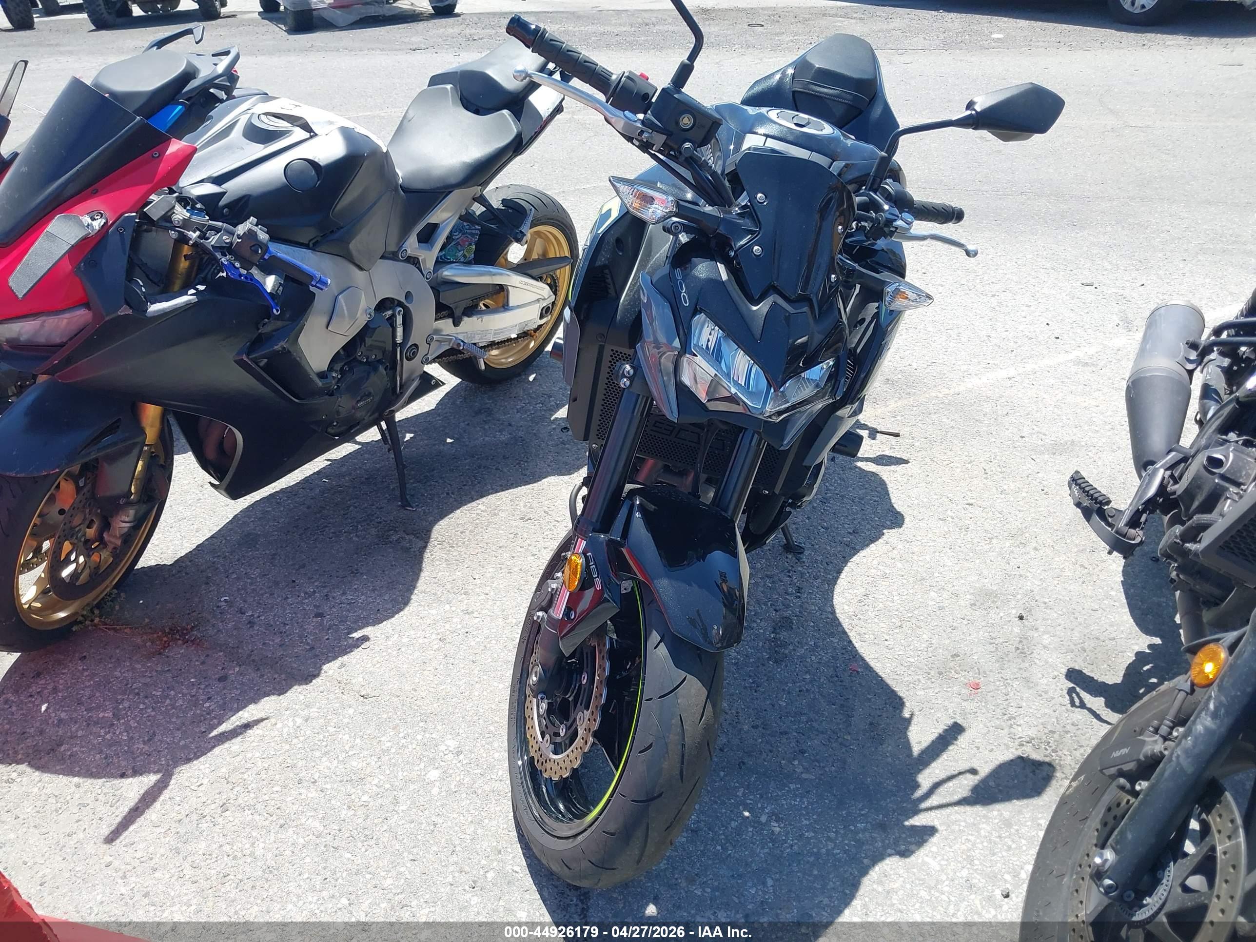 KAWASAKI ZR900 image 5