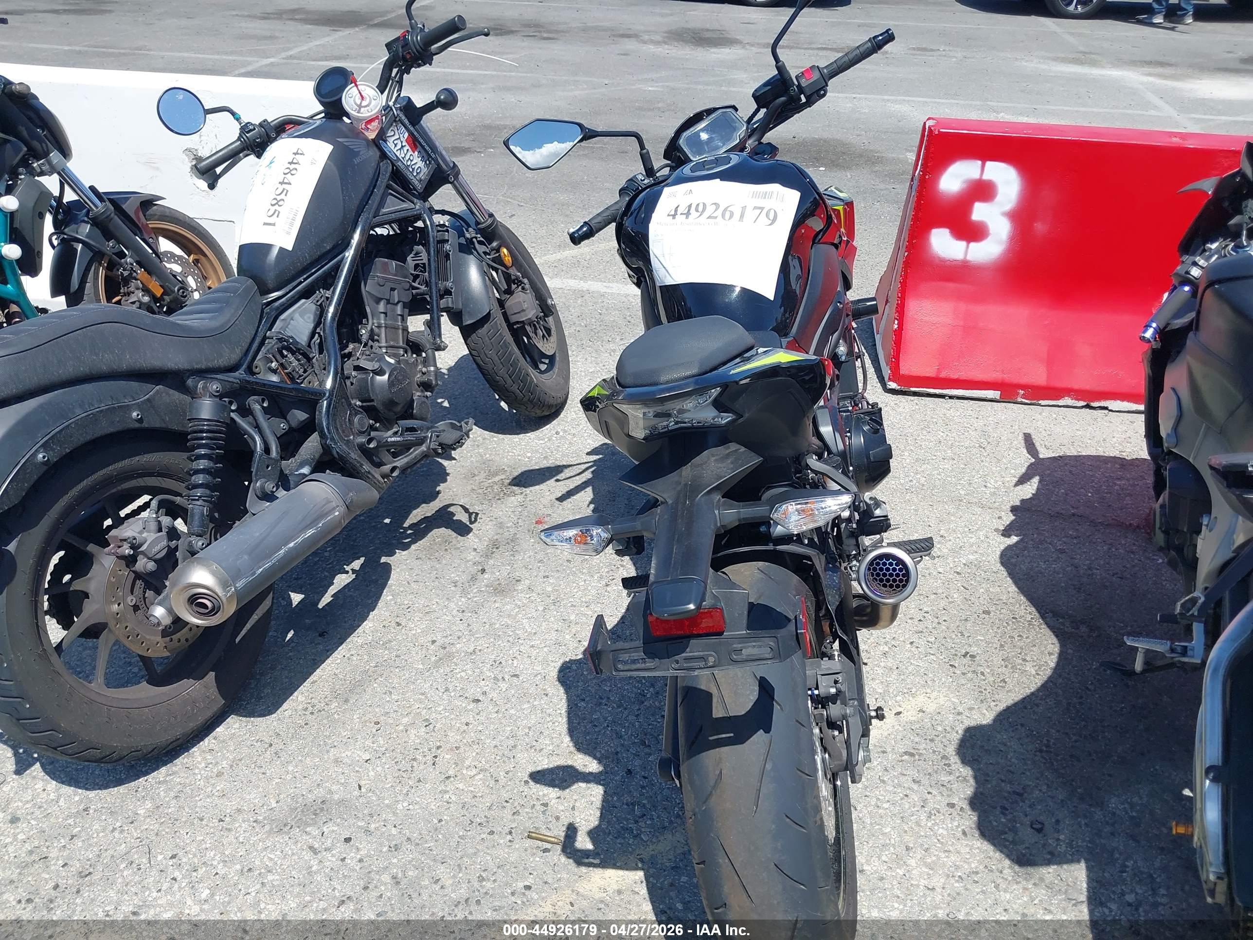 KAWASAKI ZR900 image 6
