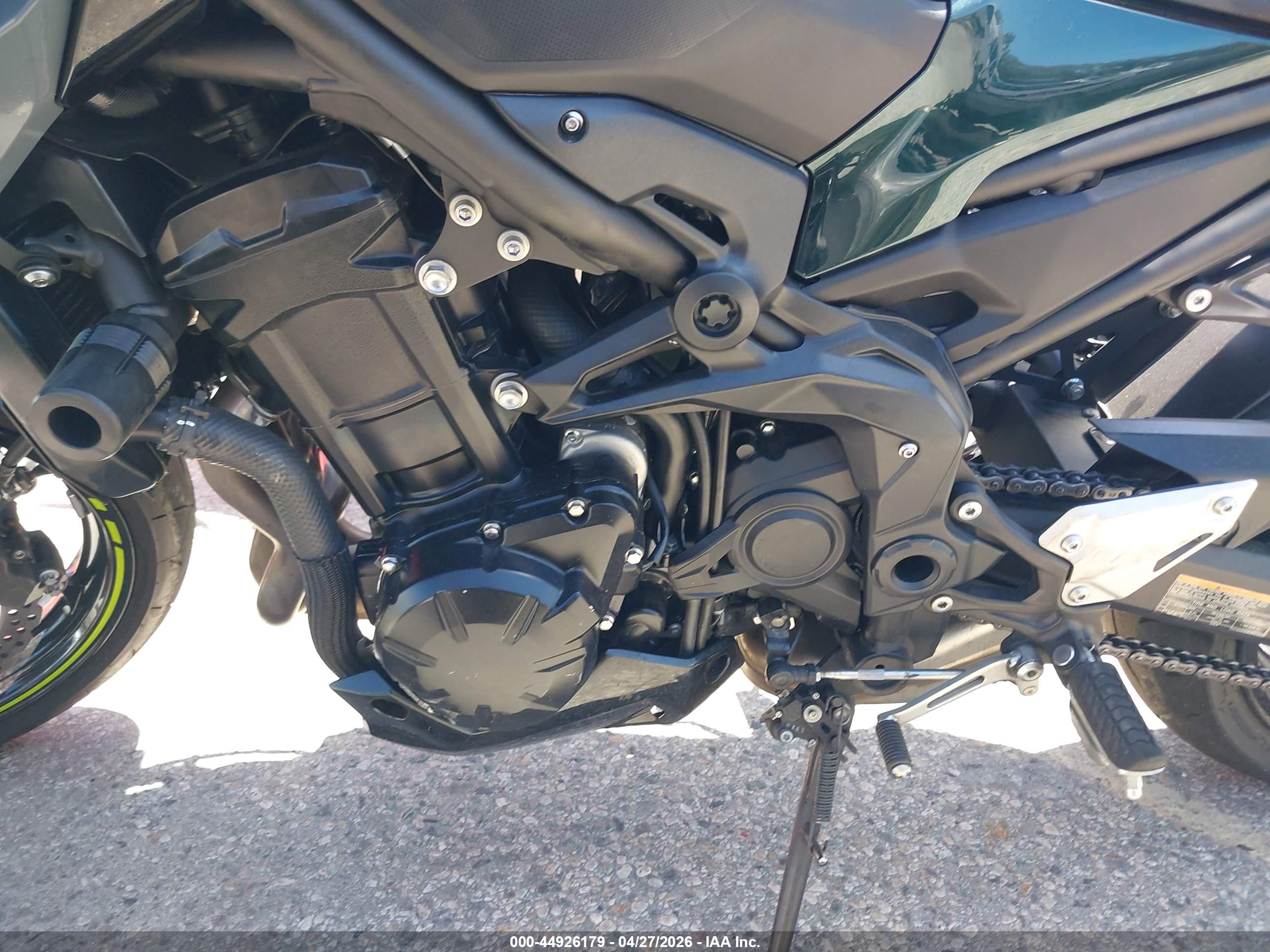 KAWASAKI ZR900 image 9