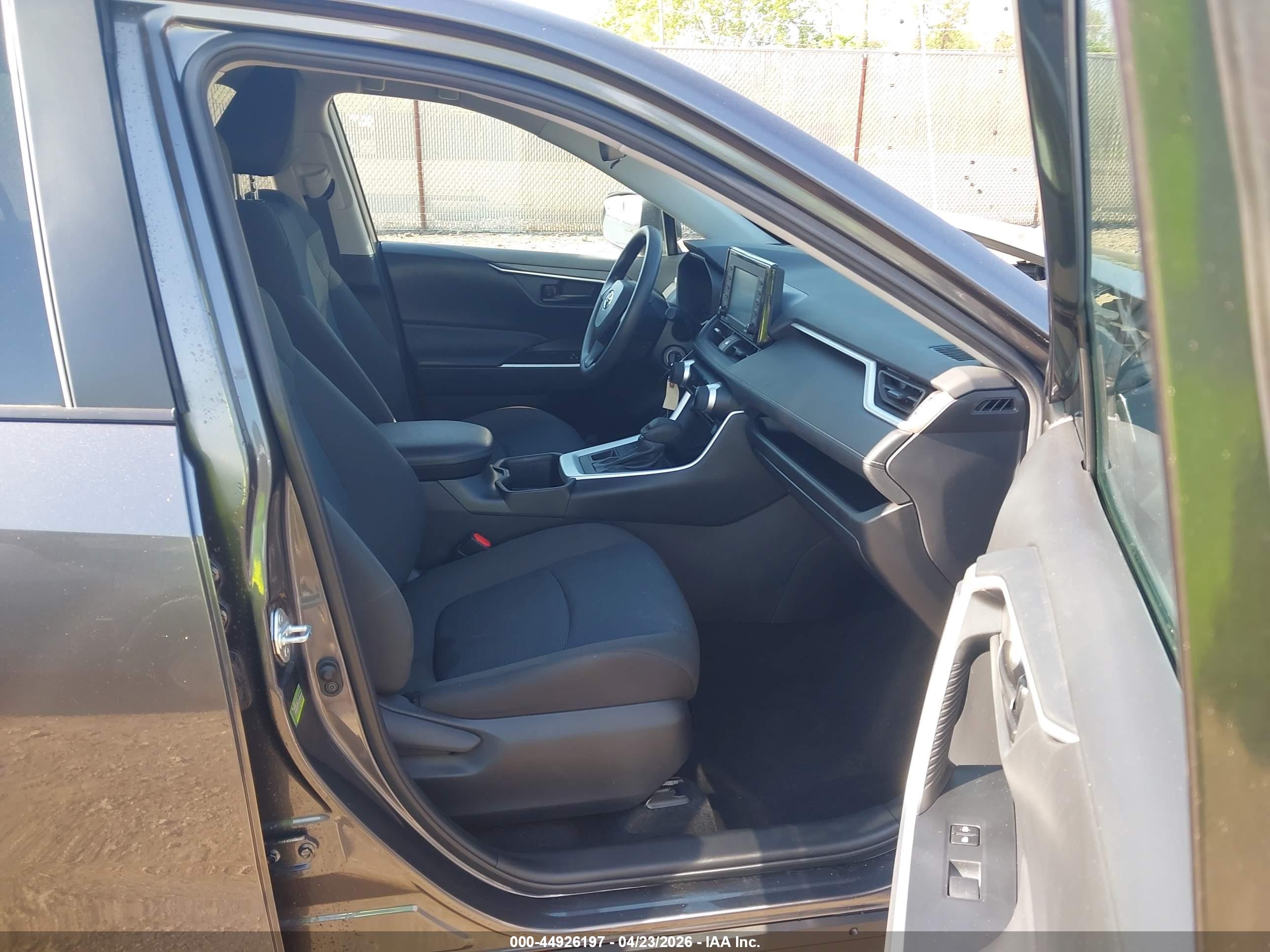 TOYOTA RAV4 image 5