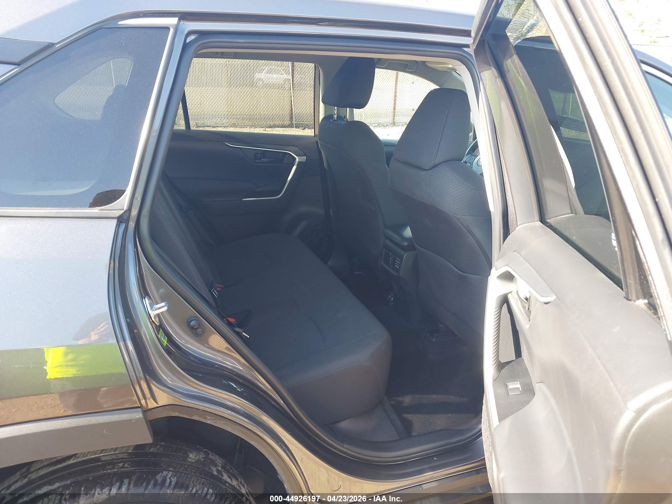 TOYOTA RAV4 image 8