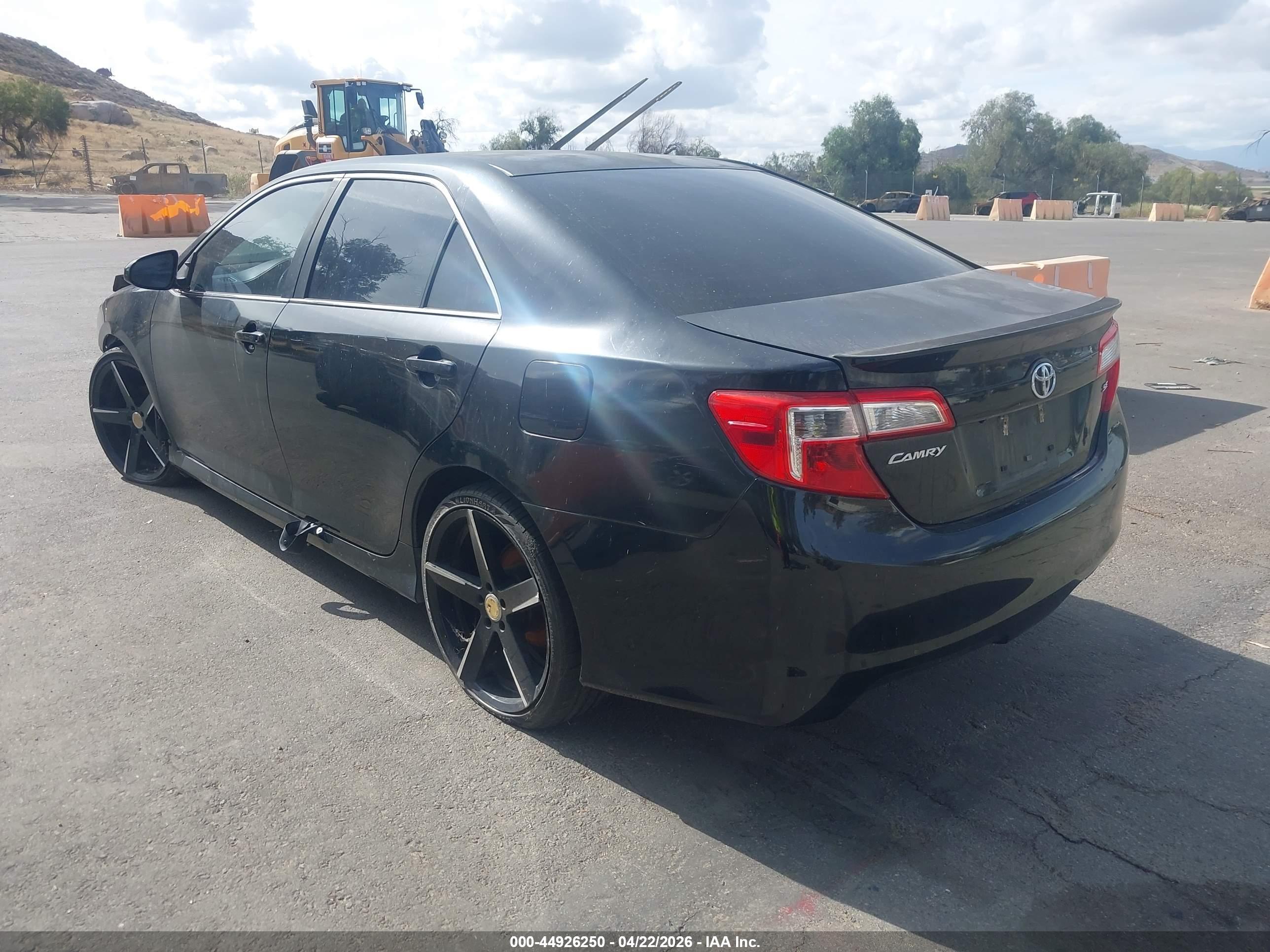 TOYOTA CAMRY image 3