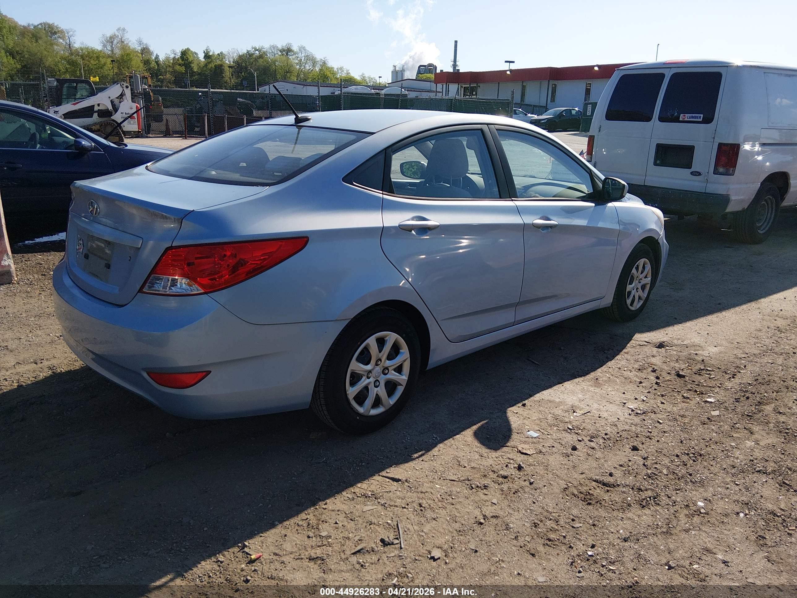 HYUNDAI ACCENT image 4