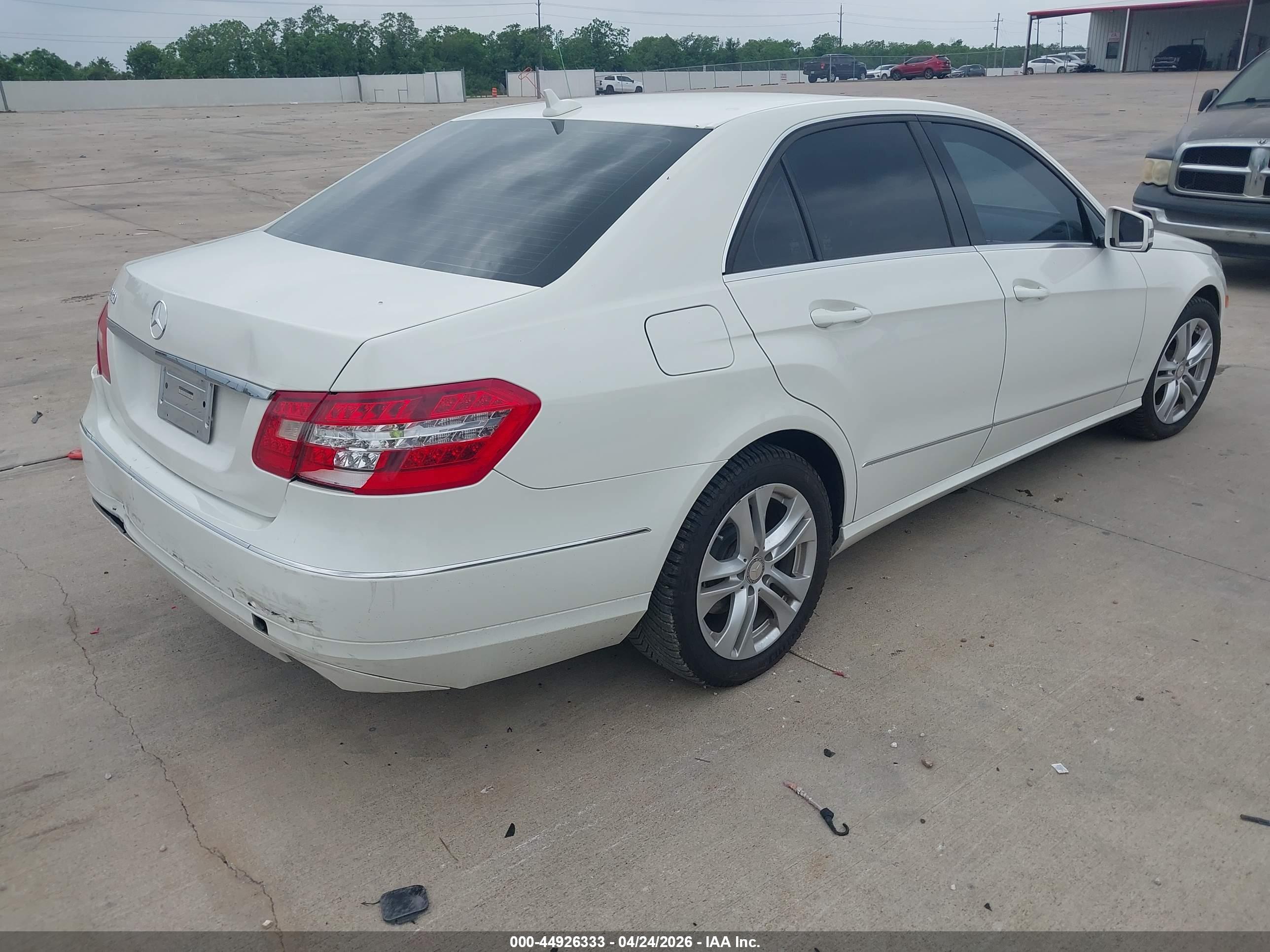 MERCEDES-BENZ E image 4