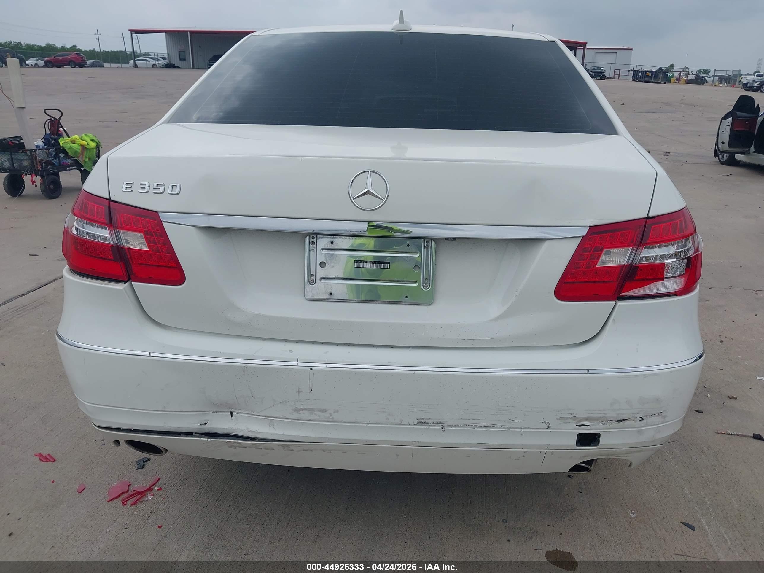 MERCEDES-BENZ E image 6