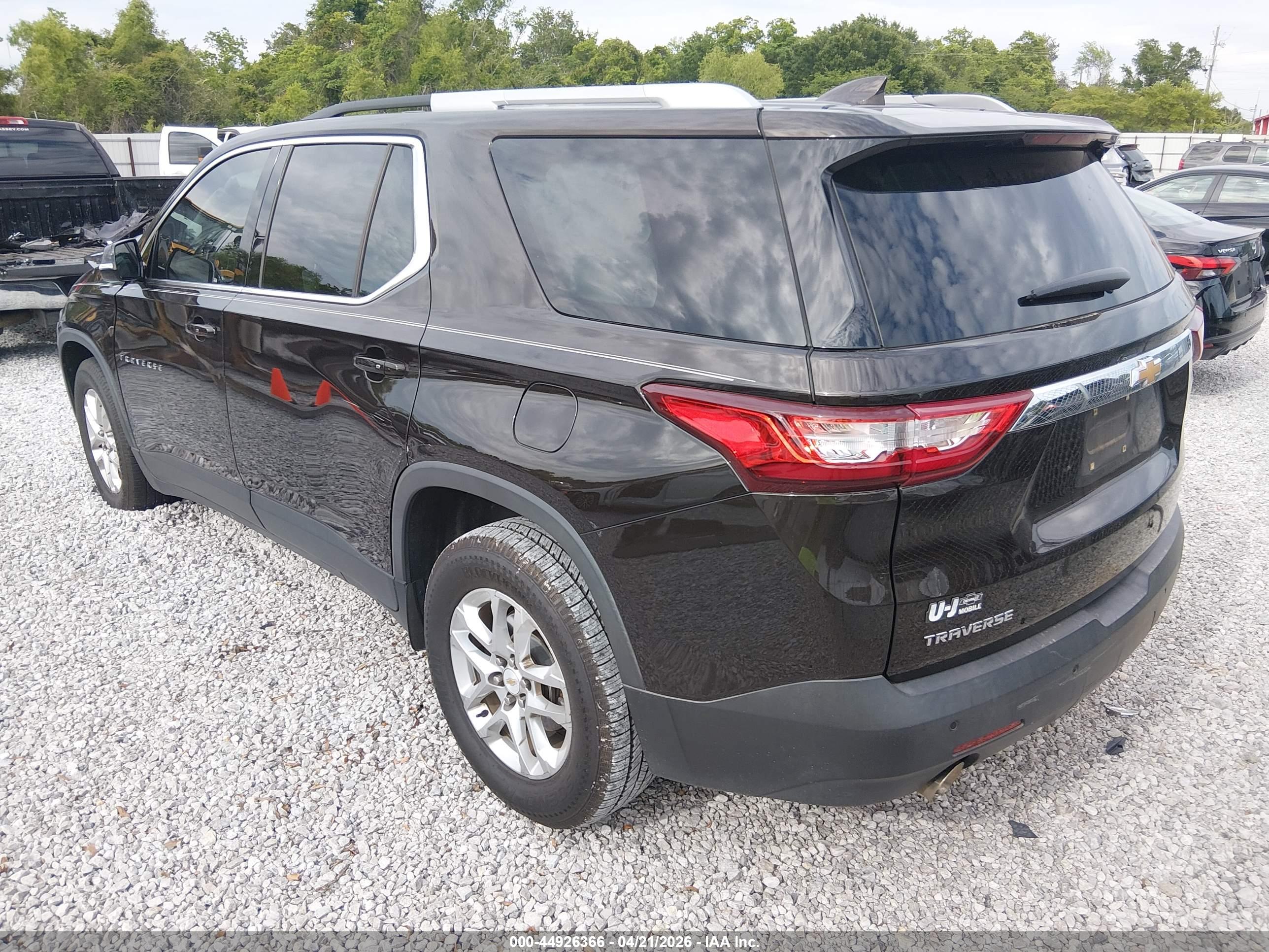 CHEVROLET TRAVERSE image 3