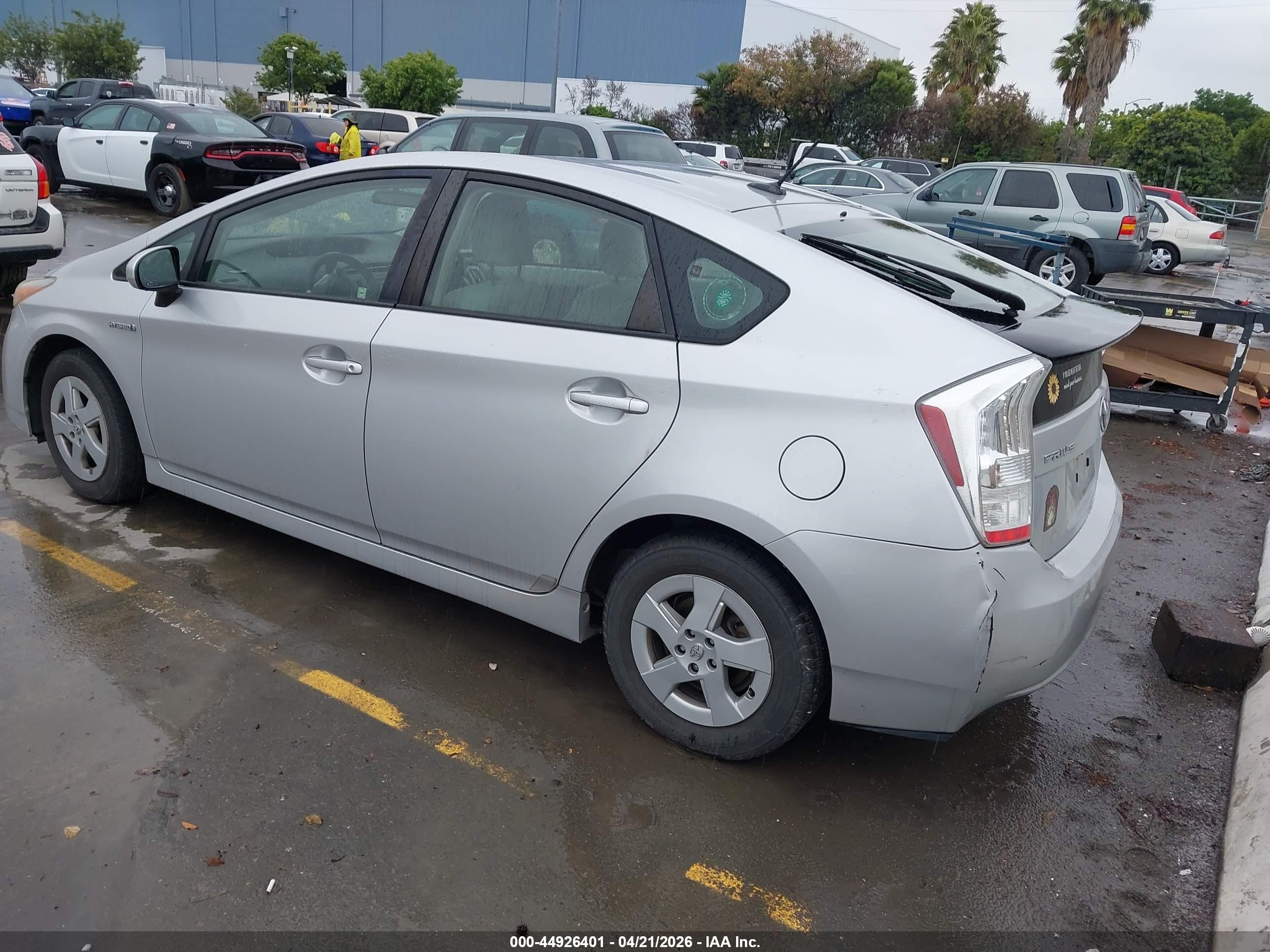 TOYOTA PRIUS image 3