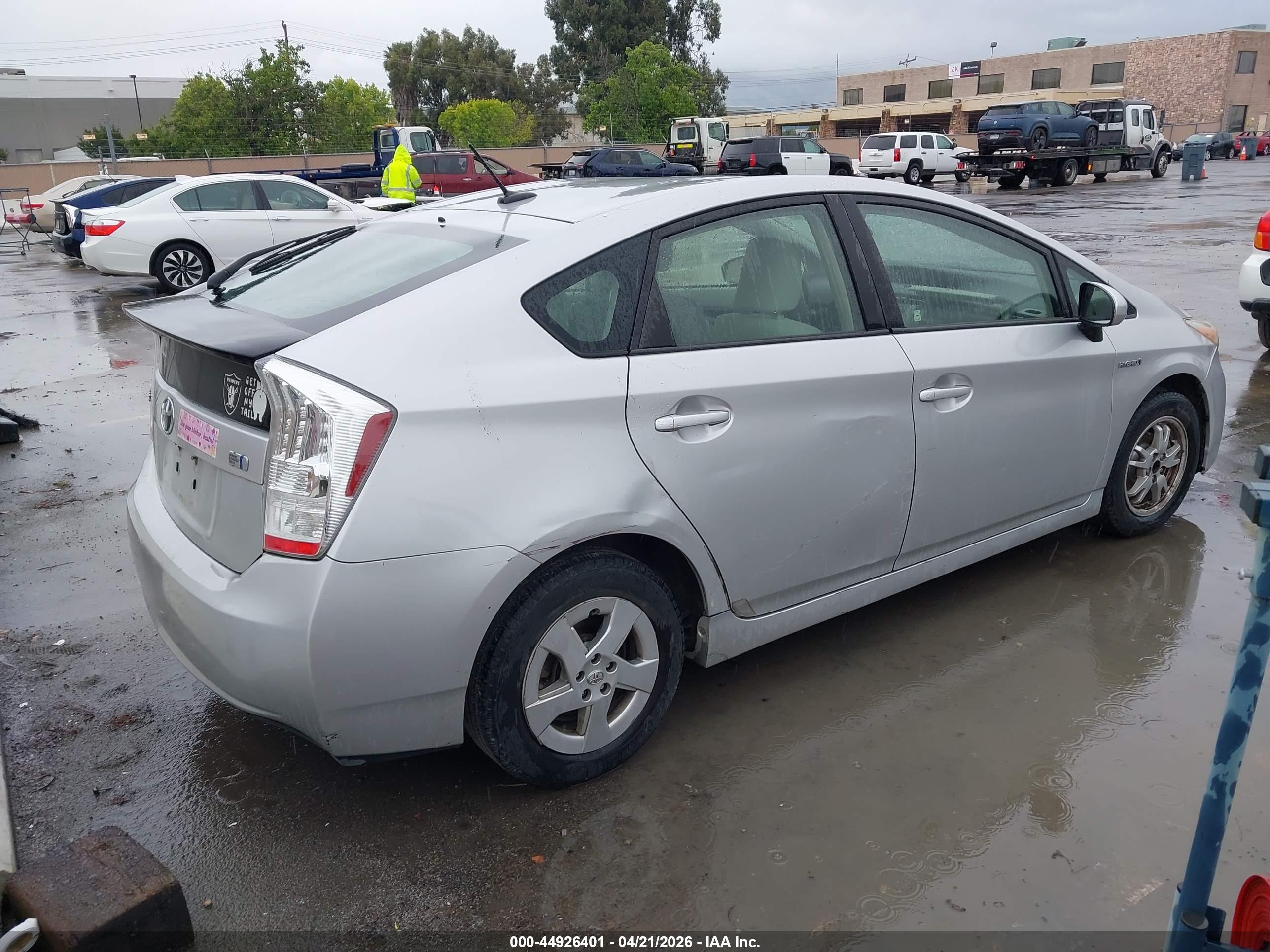 TOYOTA PRIUS image 4