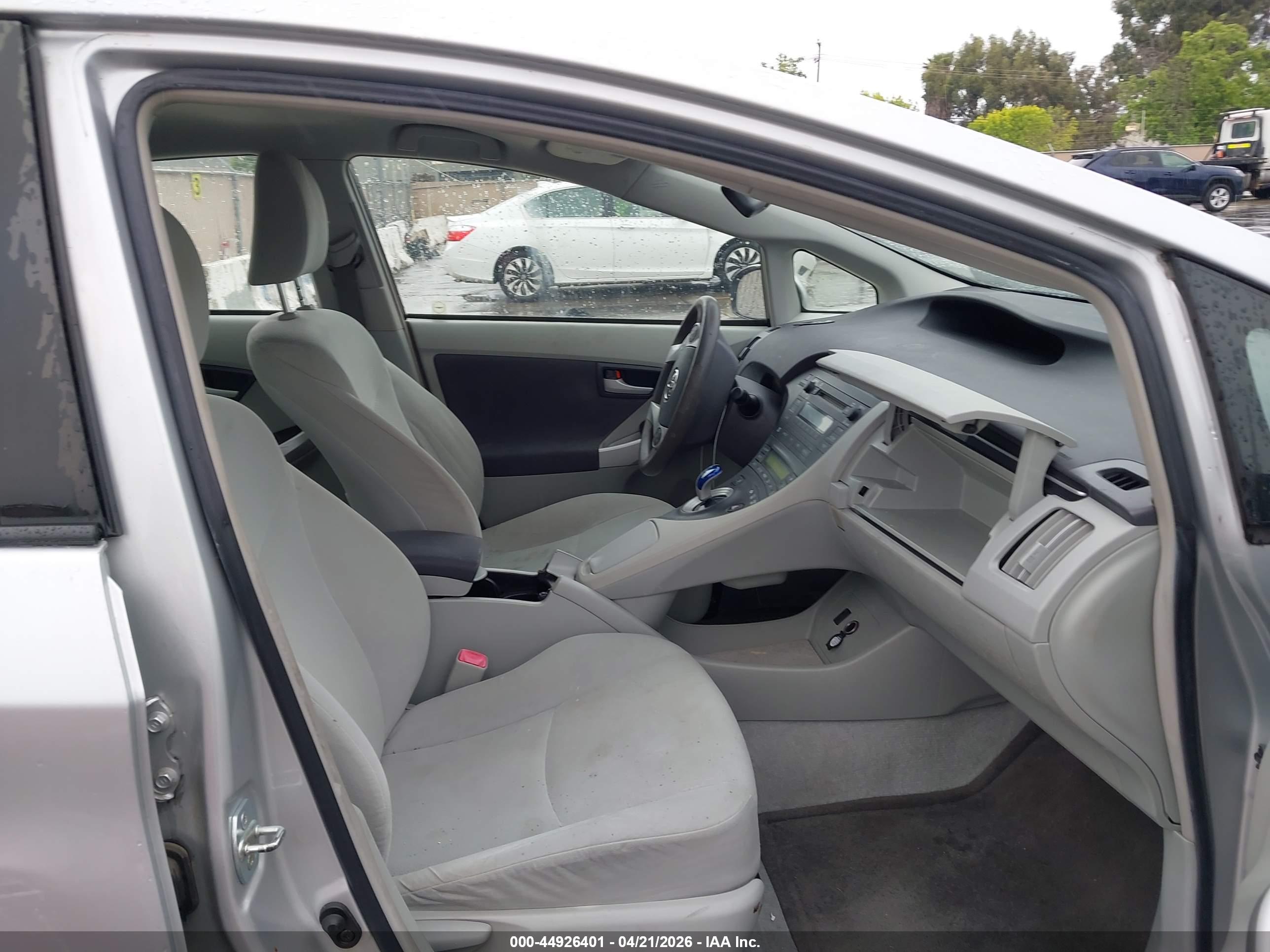 TOYOTA PRIUS image 5