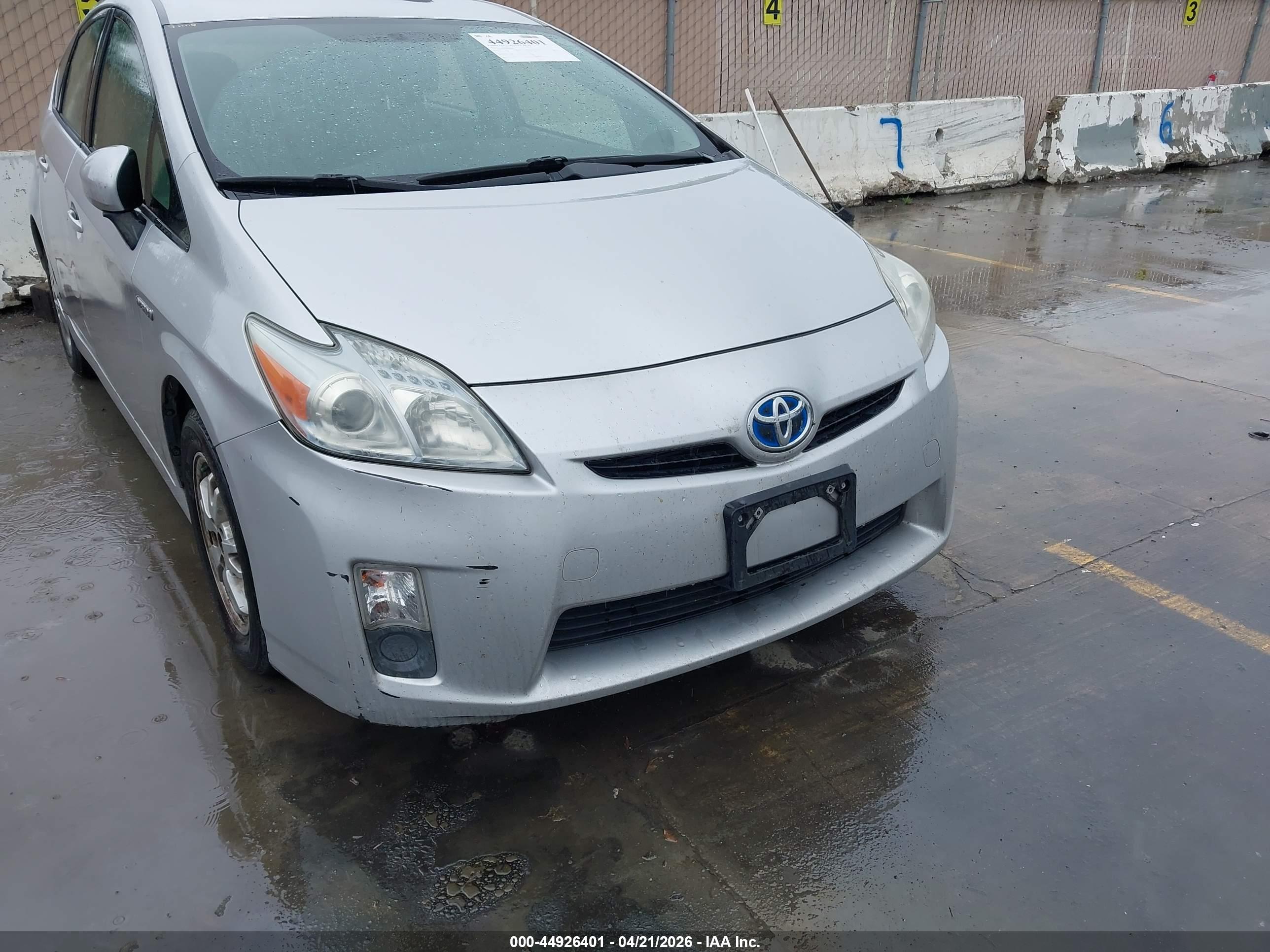 TOYOTA PRIUS image 6
