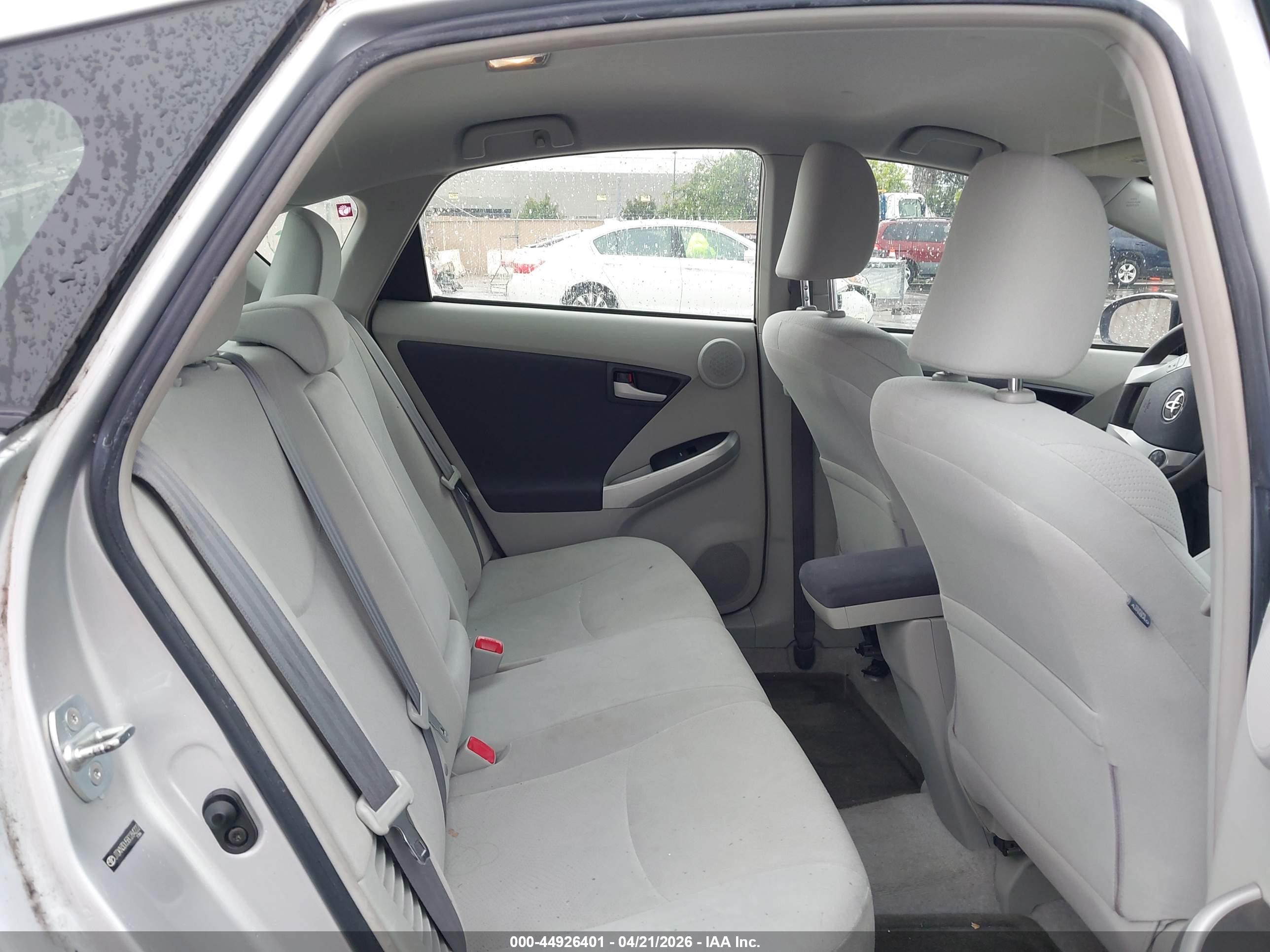 TOYOTA PRIUS image 8