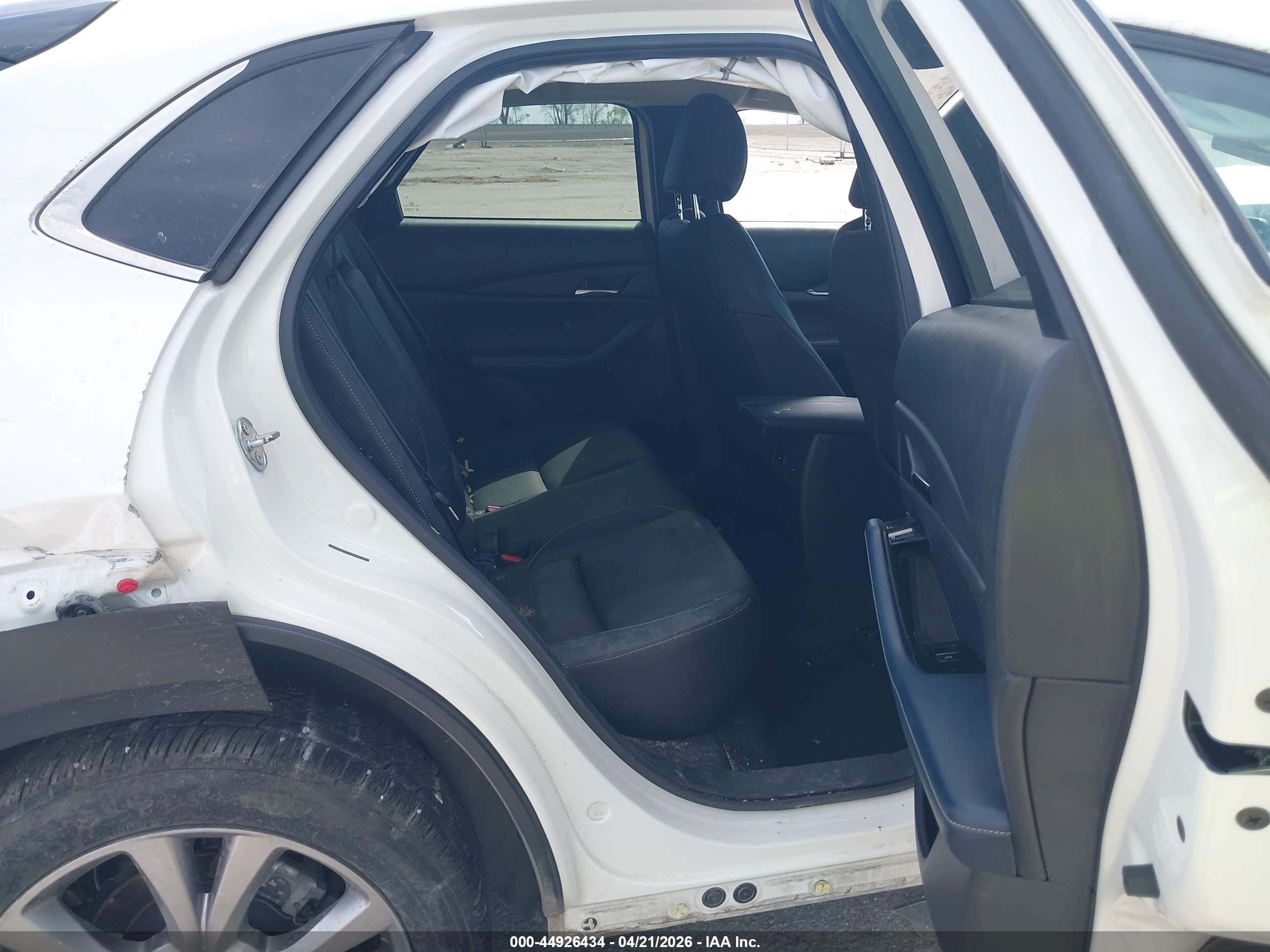 MAZDA CX-30 image 8