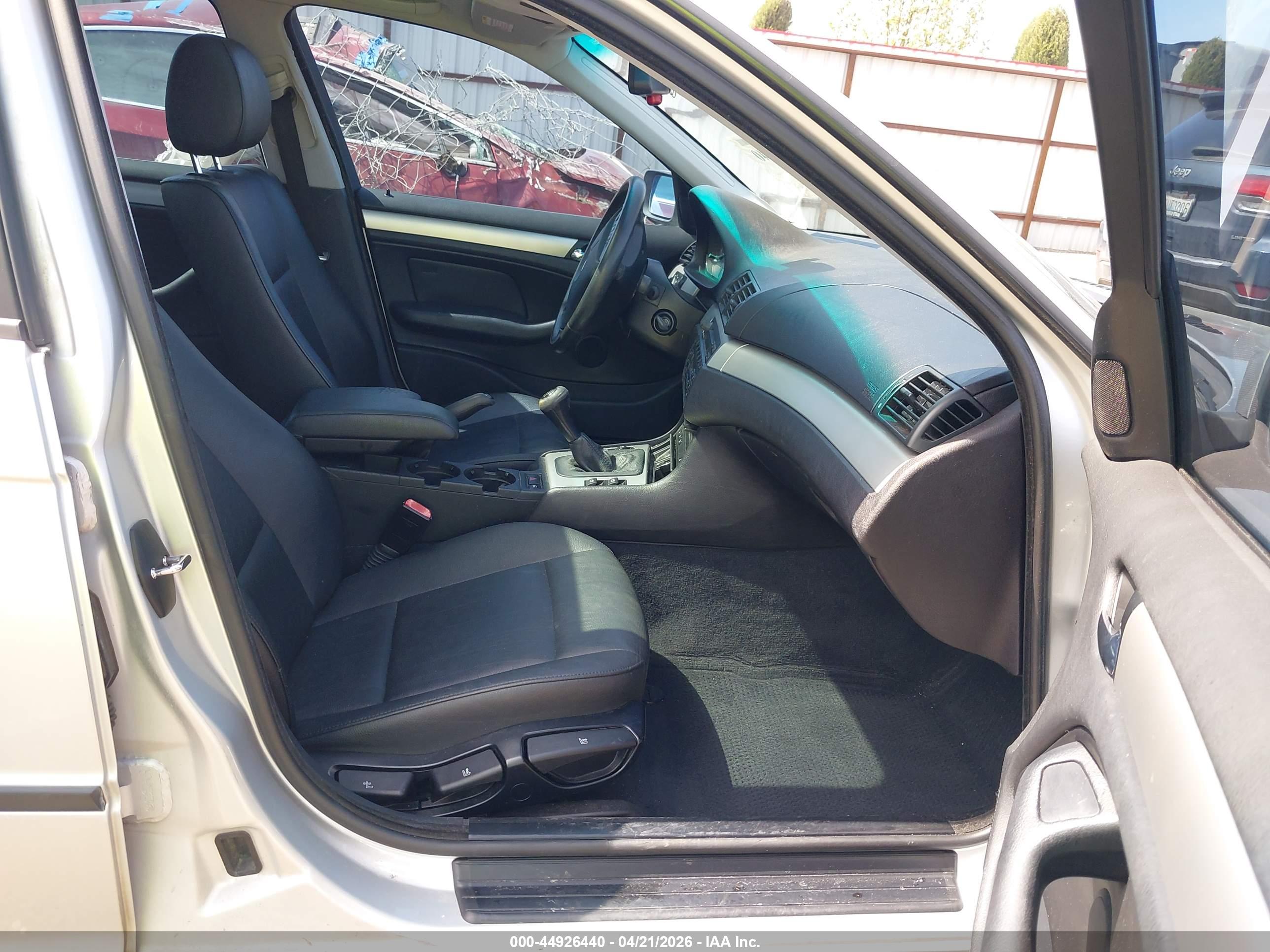 BMW 325XI image 5