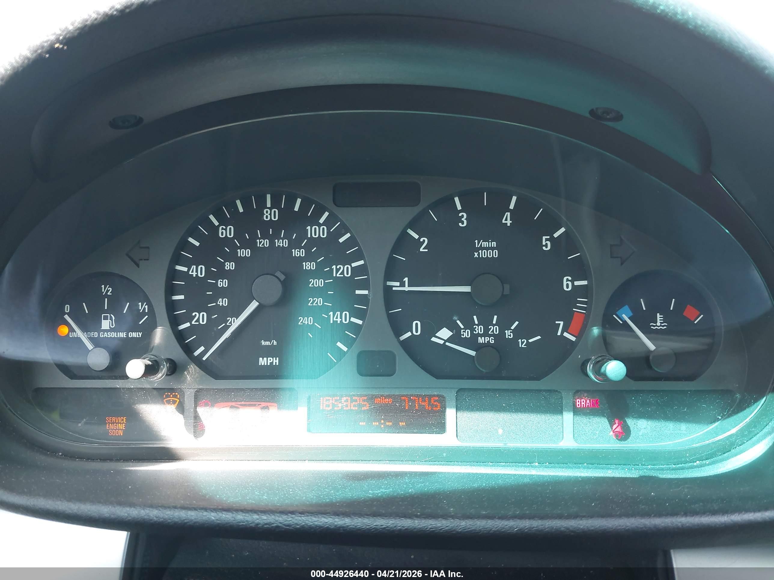 BMW 325XI image 7