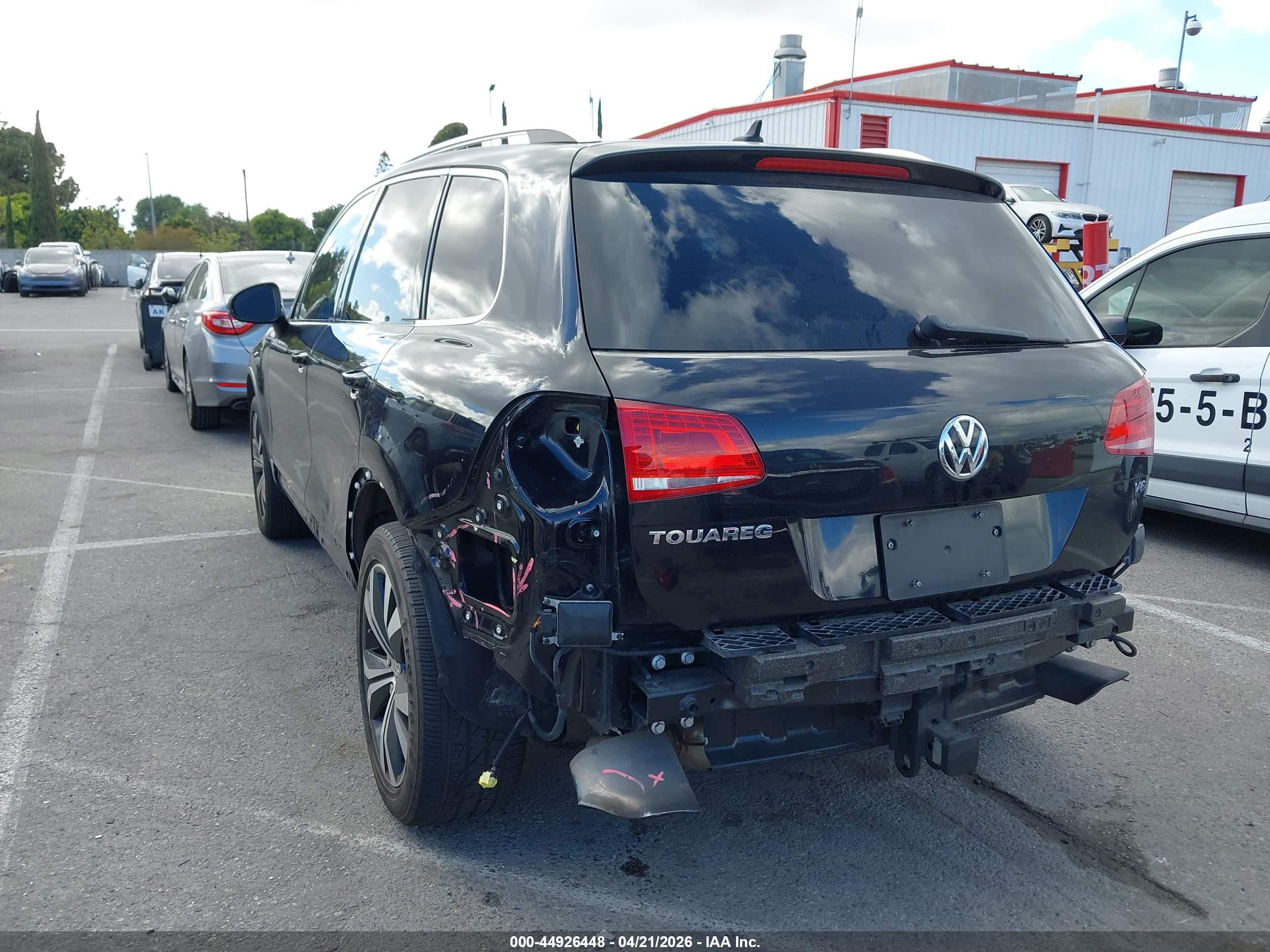 VOLKSWAGEN TOUAREG image 3
