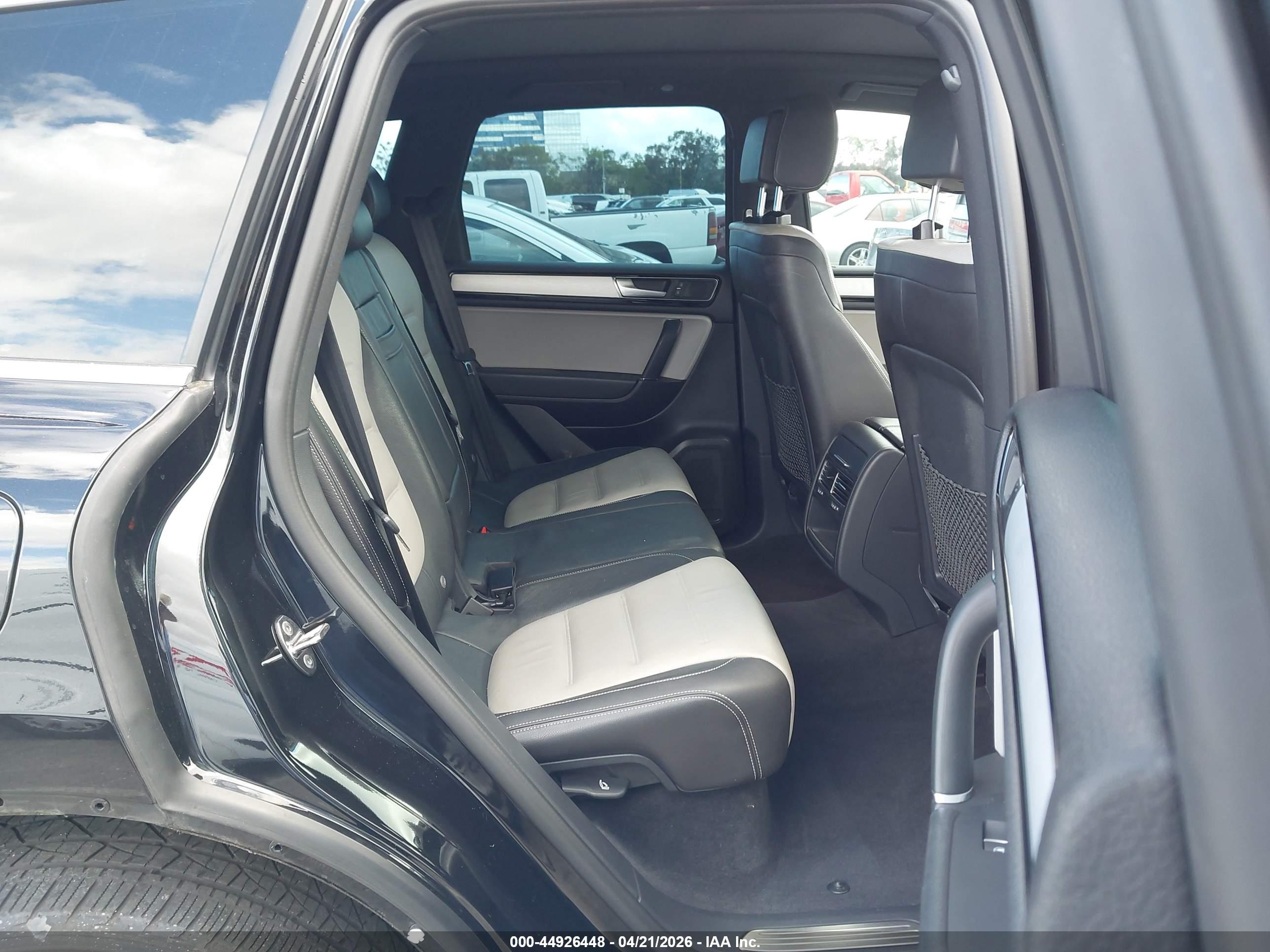 VOLKSWAGEN TOUAREG image 8