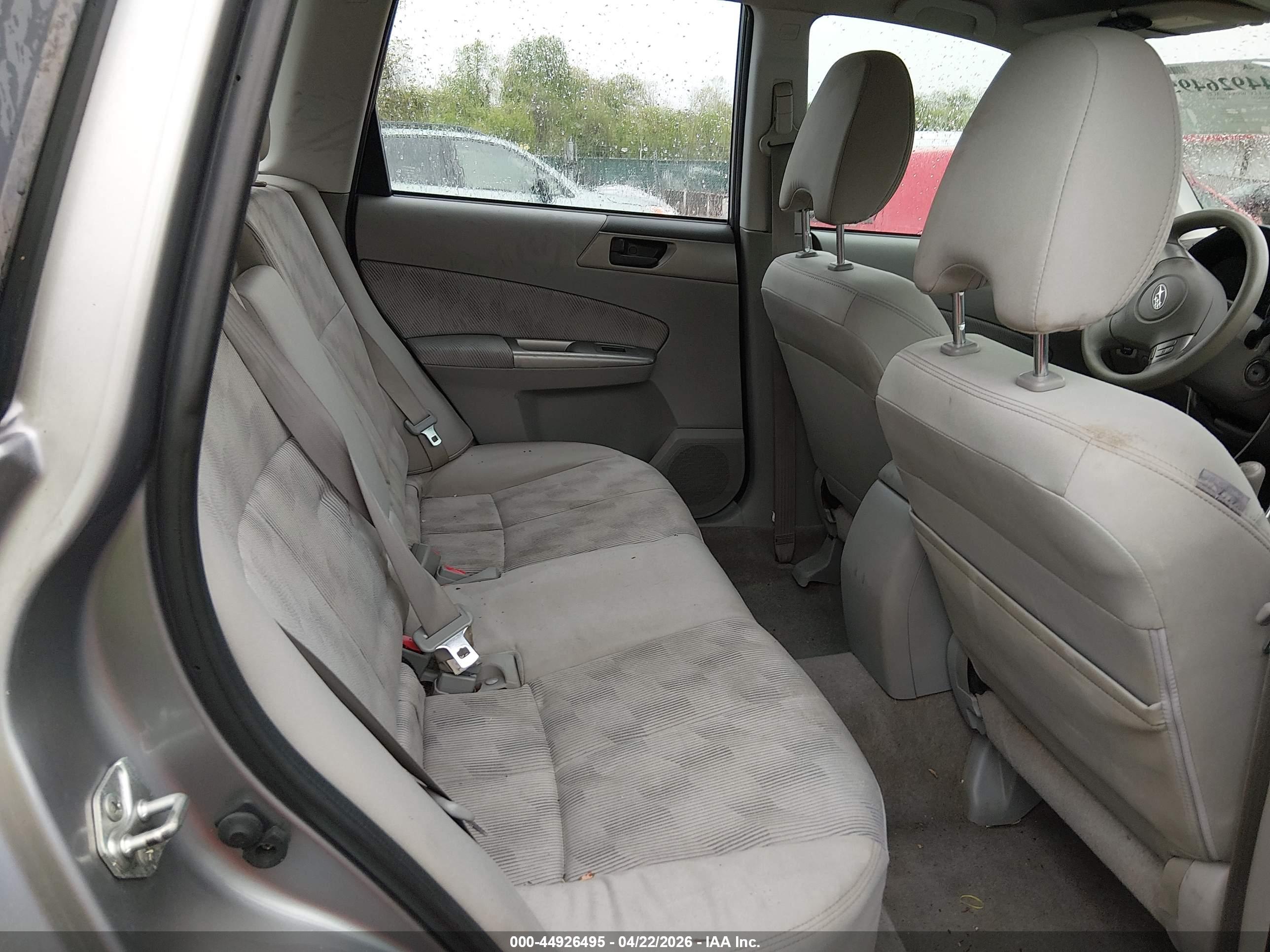SUBARU FORESTER image 8