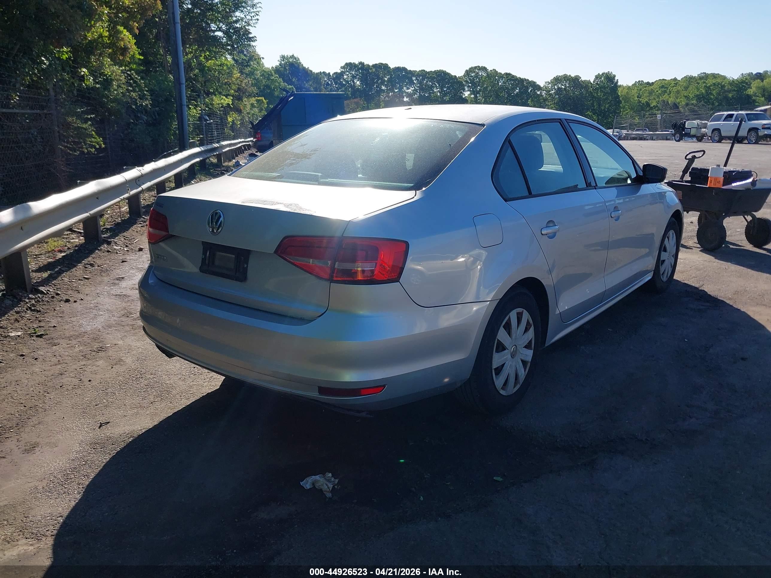 VOLKSWAGEN JETTA image 4